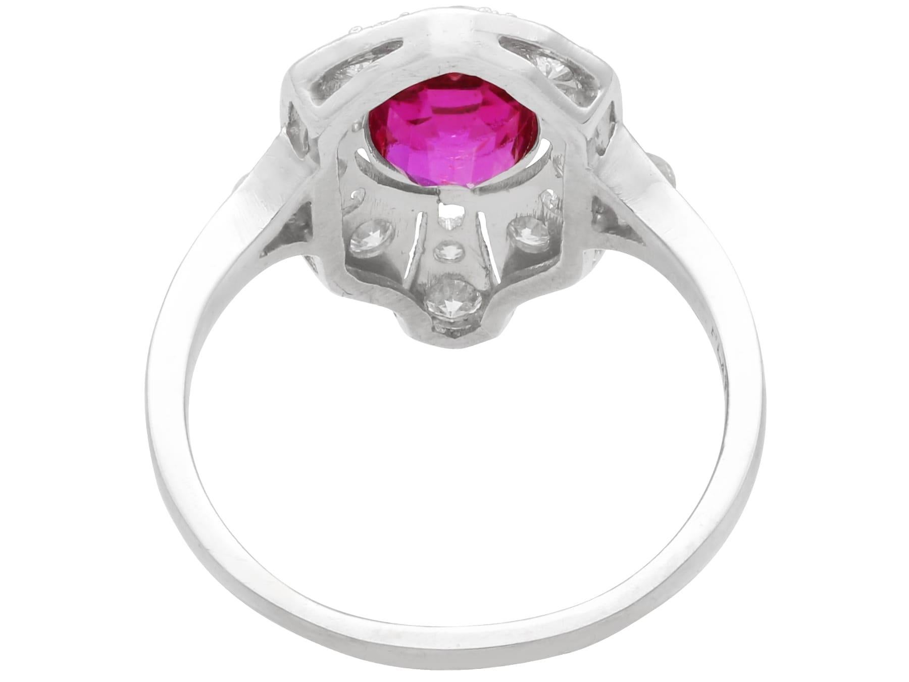 Bague ancienne en platine avec rubis de 0,84 carat et diamants de 0,40 carat, c. 1910 Unisexe en vente