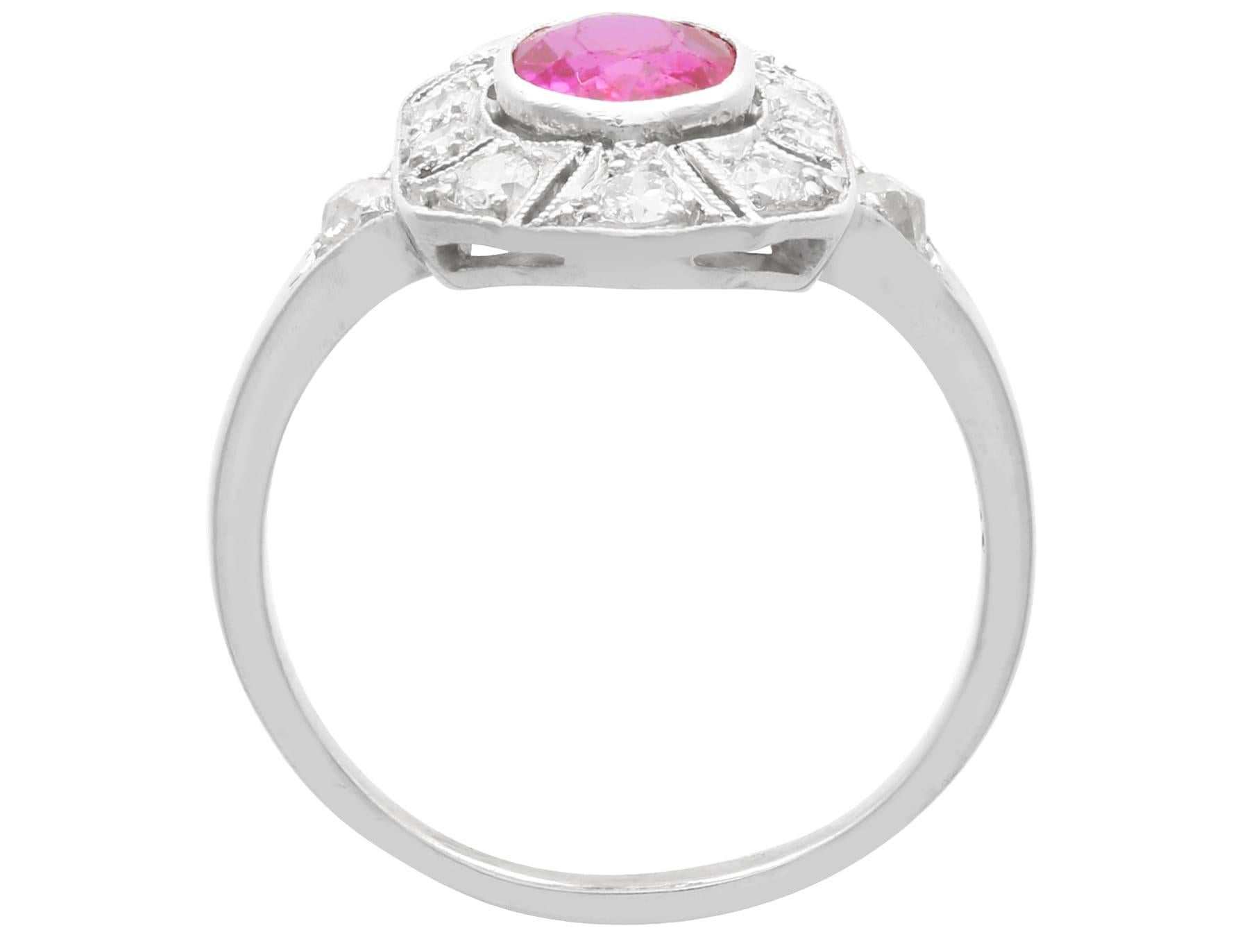 Bague ancienne en platine avec rubis de 0,84 carat et diamants de 0,40 carat, c. 1910 en vente 1
