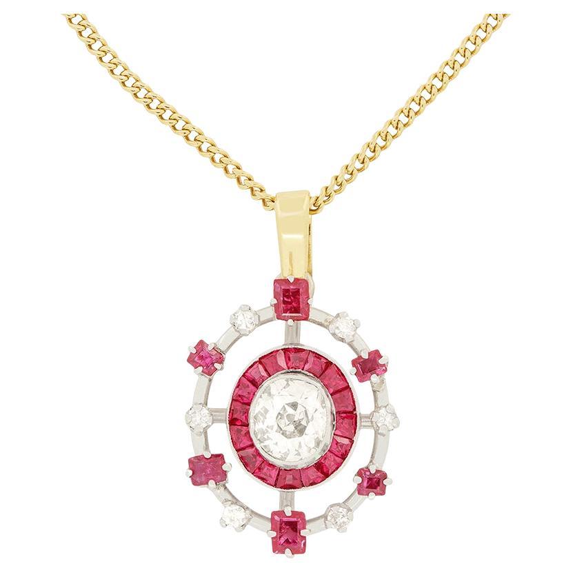 Antico ciondolo a forma di bersaglio con diamante e rubino da 0,85 carati, anni '30 ca.