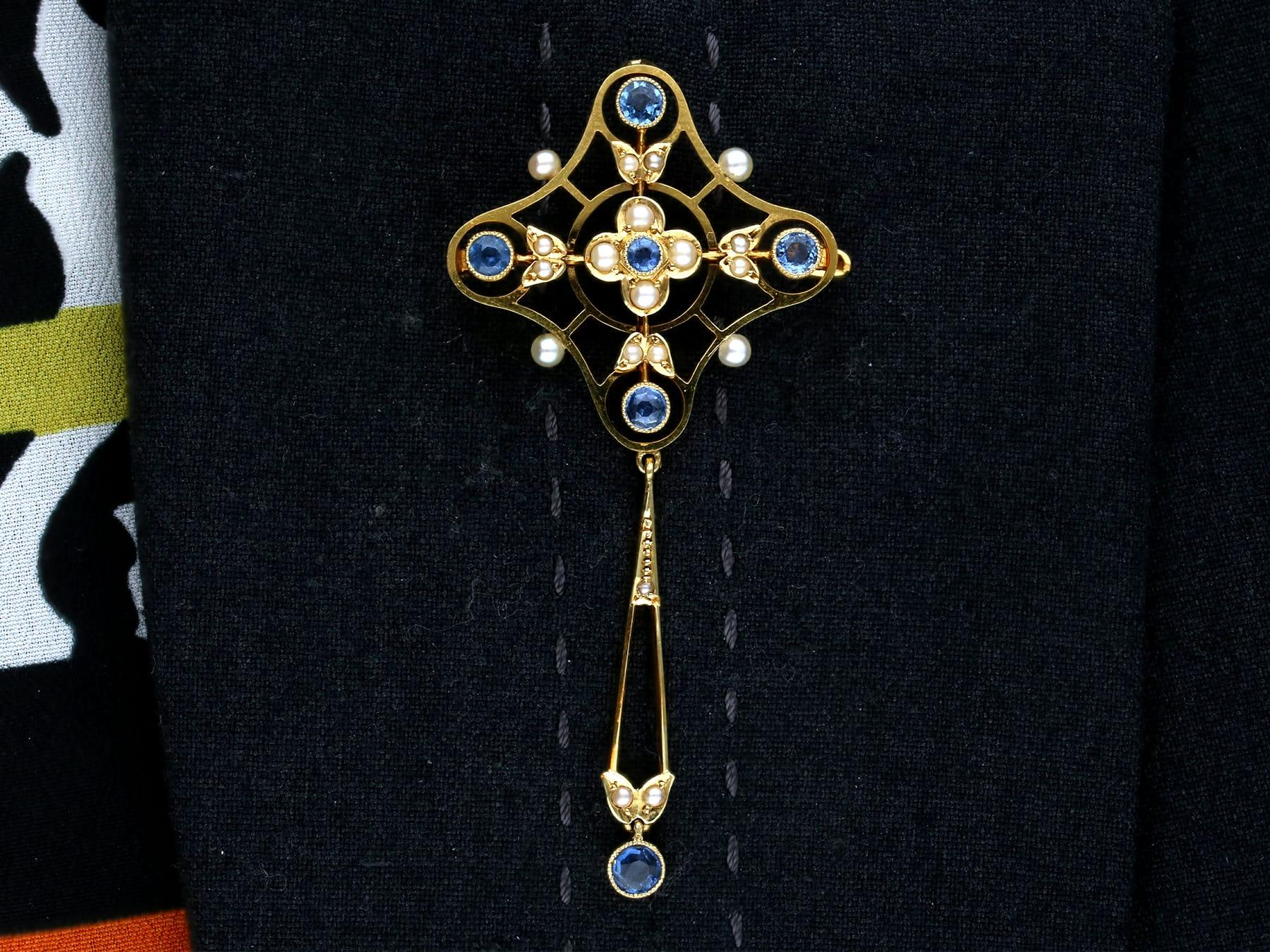 Antique 0.85Ct Sapphire and Seed Pearl 15k Yellow Gold Pendant/Brooch For Sale 8