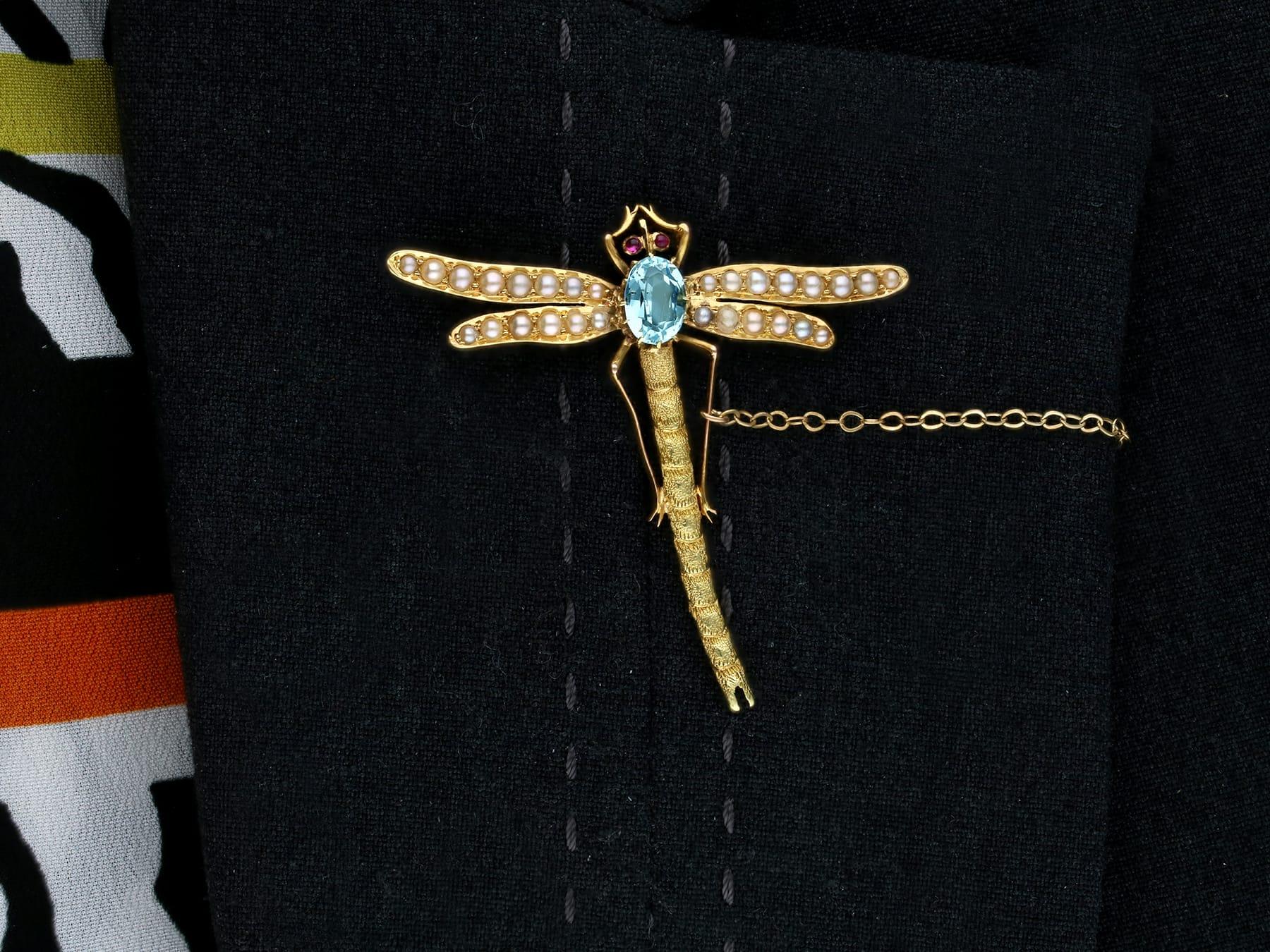 Antique 0.87 Carat Aquamarine Ruby and Pearl Yellow Gold Dragonfly Brooch For Sale 3