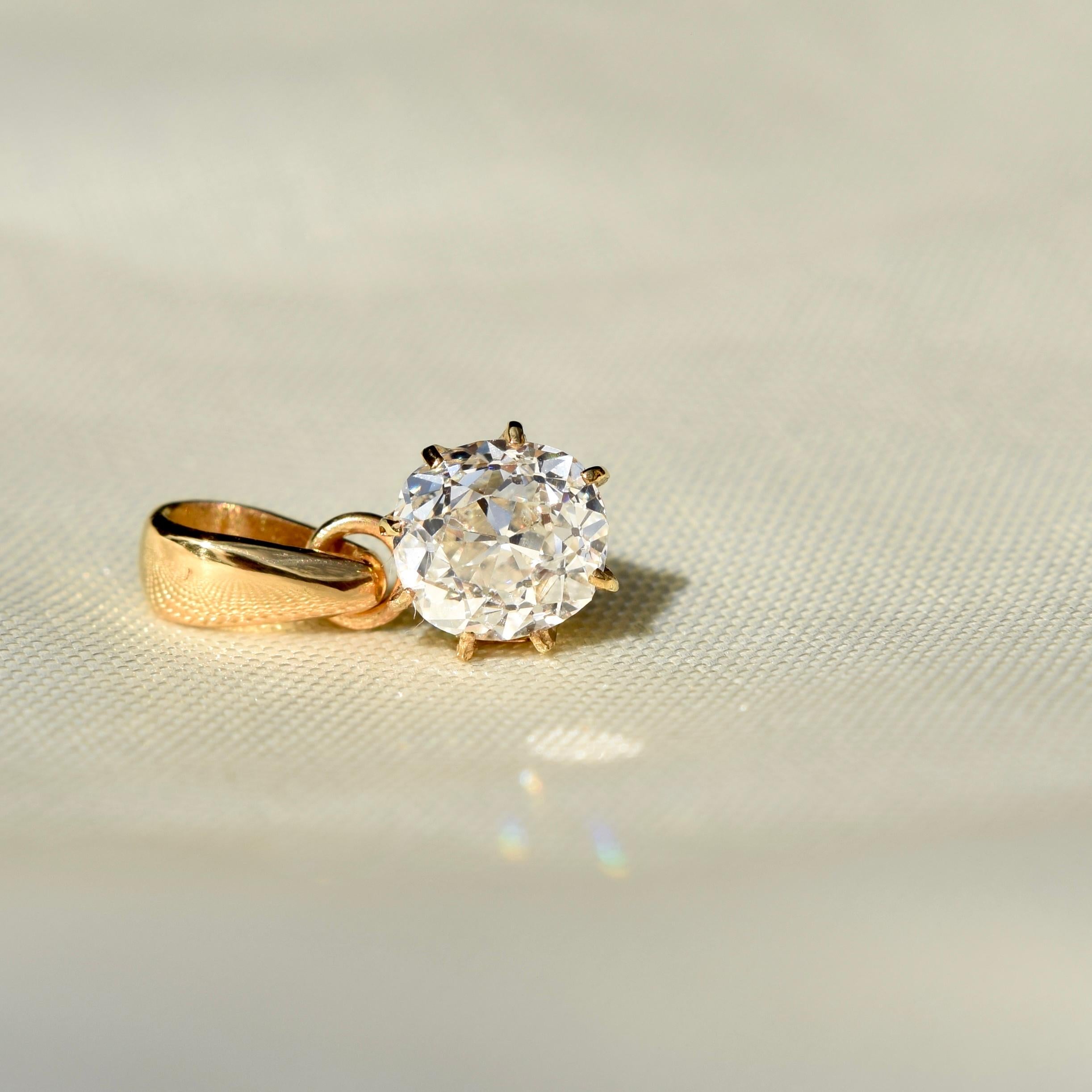 The diamond is set in its original setting, made in Germany around 1900. The bail was added recently. 

This diamond is GIA certified.

- One old mine cut diamond, 5.72 x 5.32 x 4.12 mm/ 0.87ct (L/ SI2) 
- 750/ 18ct solid yellow gold 
- Length: 13