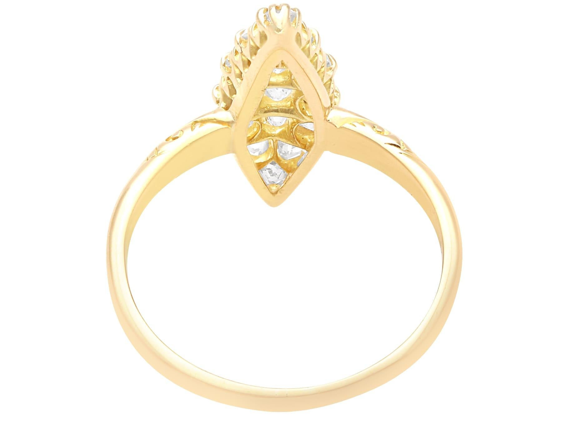 Bague marquise ancienne en or jaune 18 carats et diamants de 0,90 carat, c. 1925 Unisexe en vente