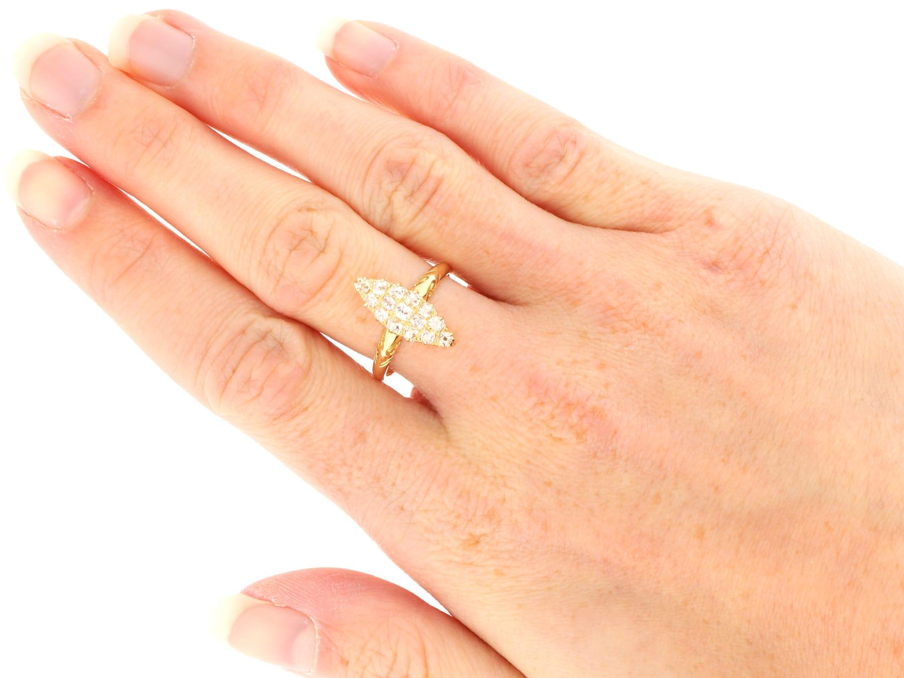 Bague marquise ancienne en or jaune 18 carats et diamants de 0,90 carat, c. 1925 en vente 4