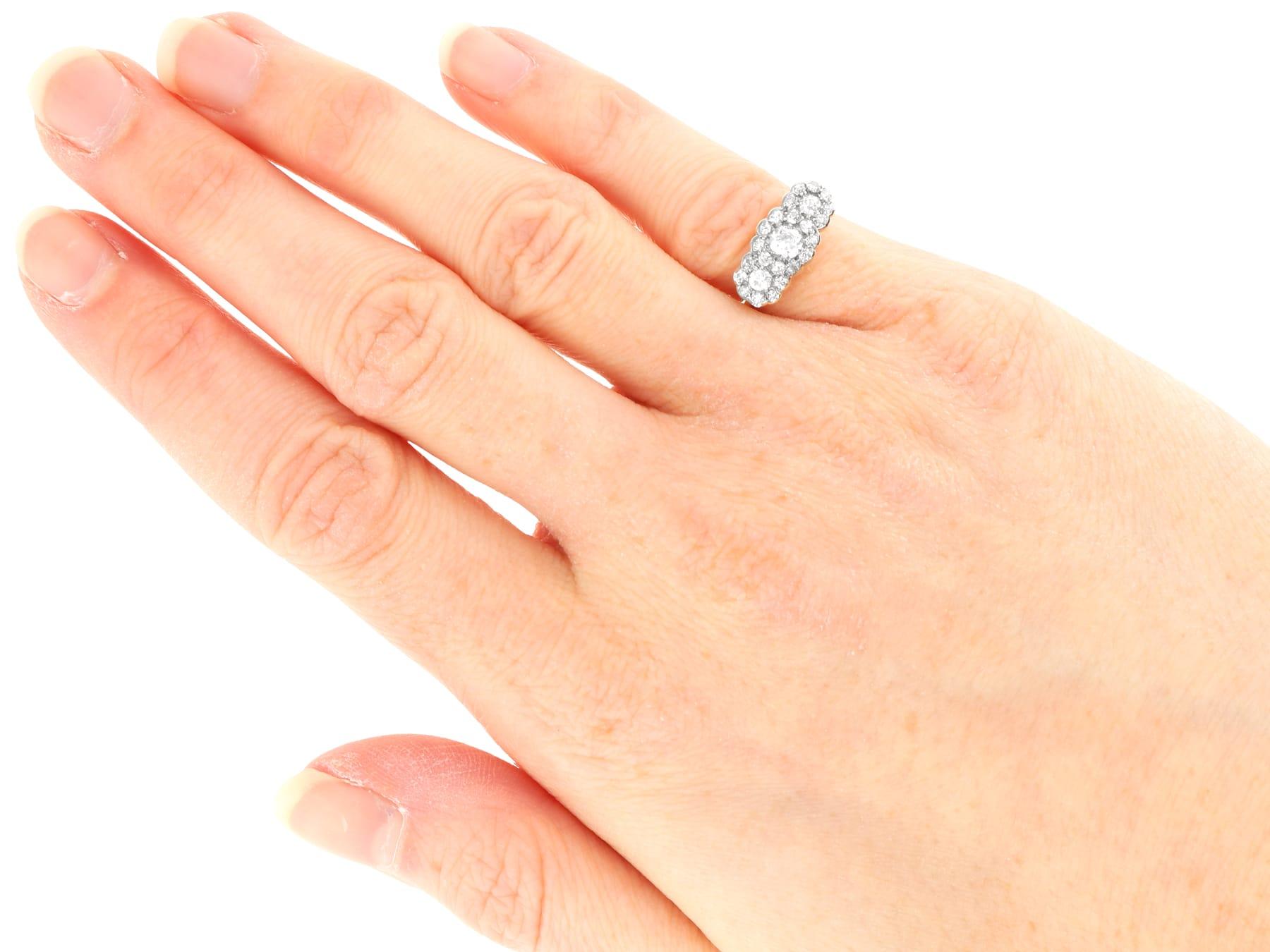Bague grappe ancienne en or jaune 18 carats et diamants de 0,95 carat, c. 1910 en vente 2