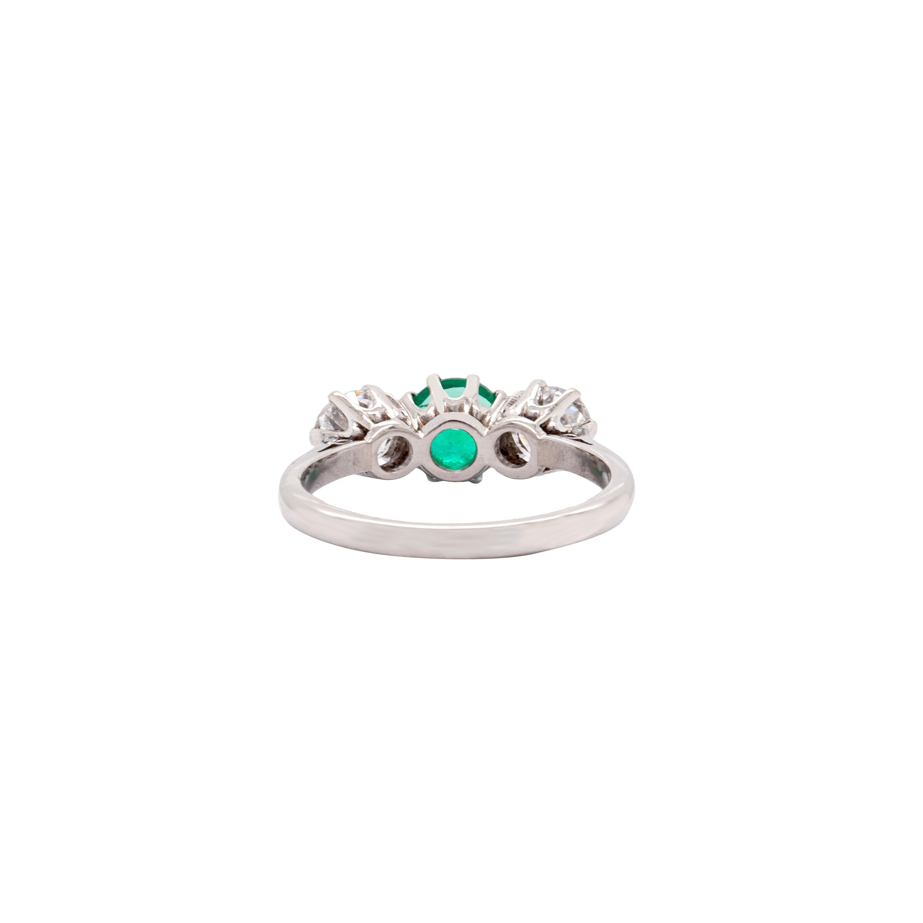 Antique 0.95 Carat Emerald and Diamond Three Stone Platinum Ring In Excellent Condition For Sale In London, GB