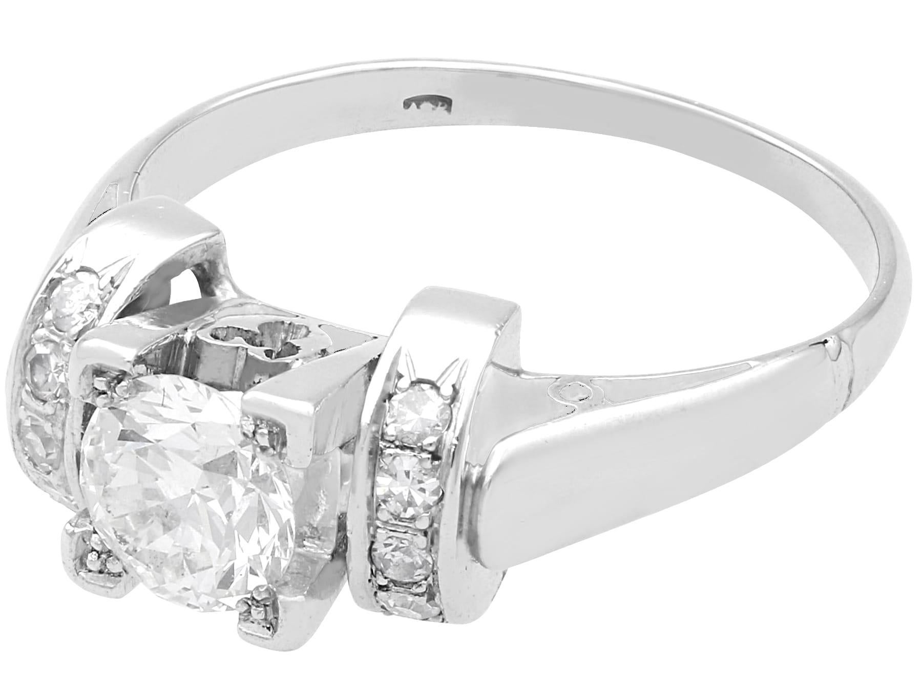 Bague de fiançailles de style solitaire en or blanc 18 carats et diamant 0,95 carat, c. 1925 Unisexe en vente