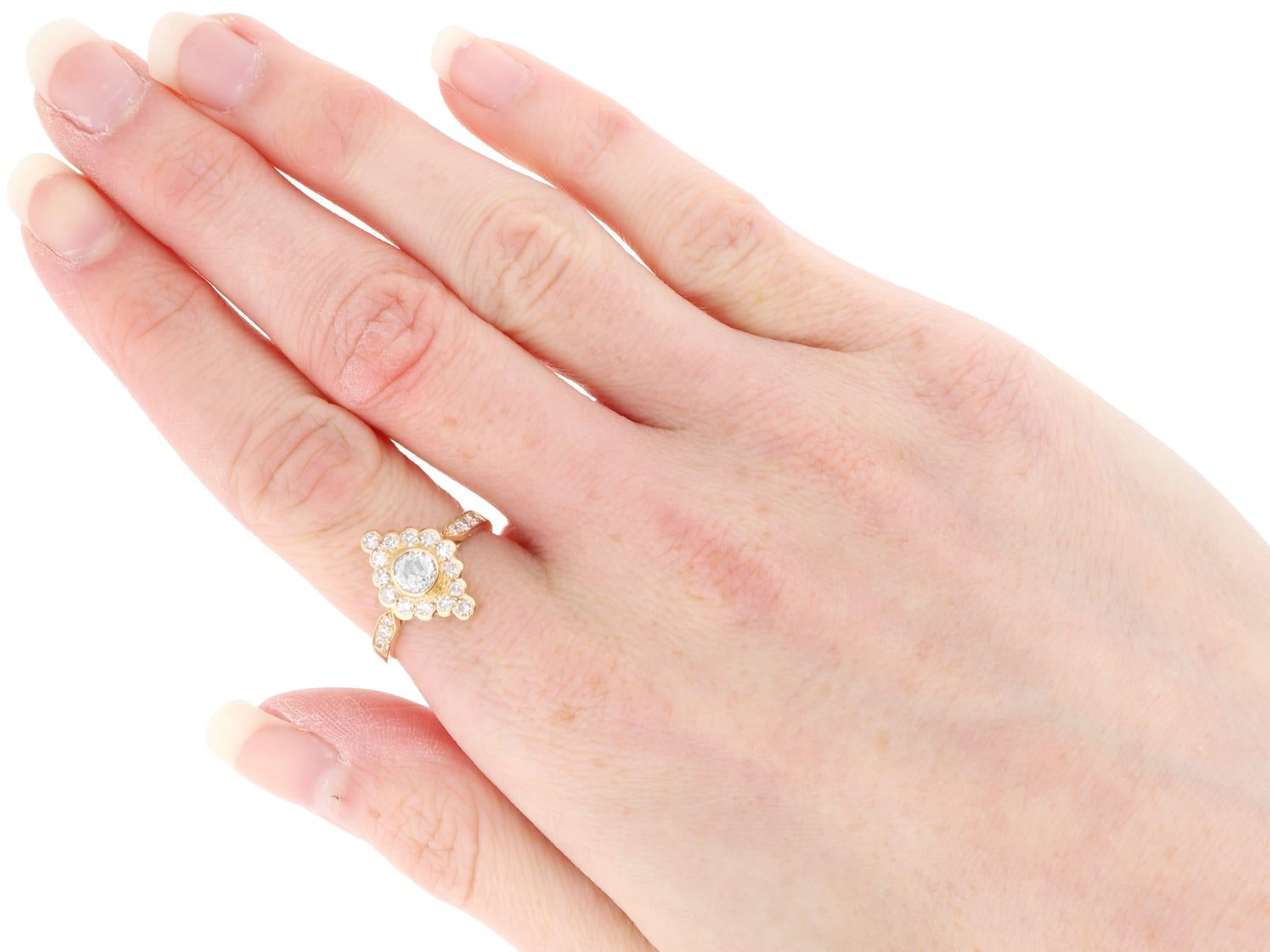 Antique 0.98Ct Diamond and 18k Yellow Gold Ring Circa 1900 For Sale 2