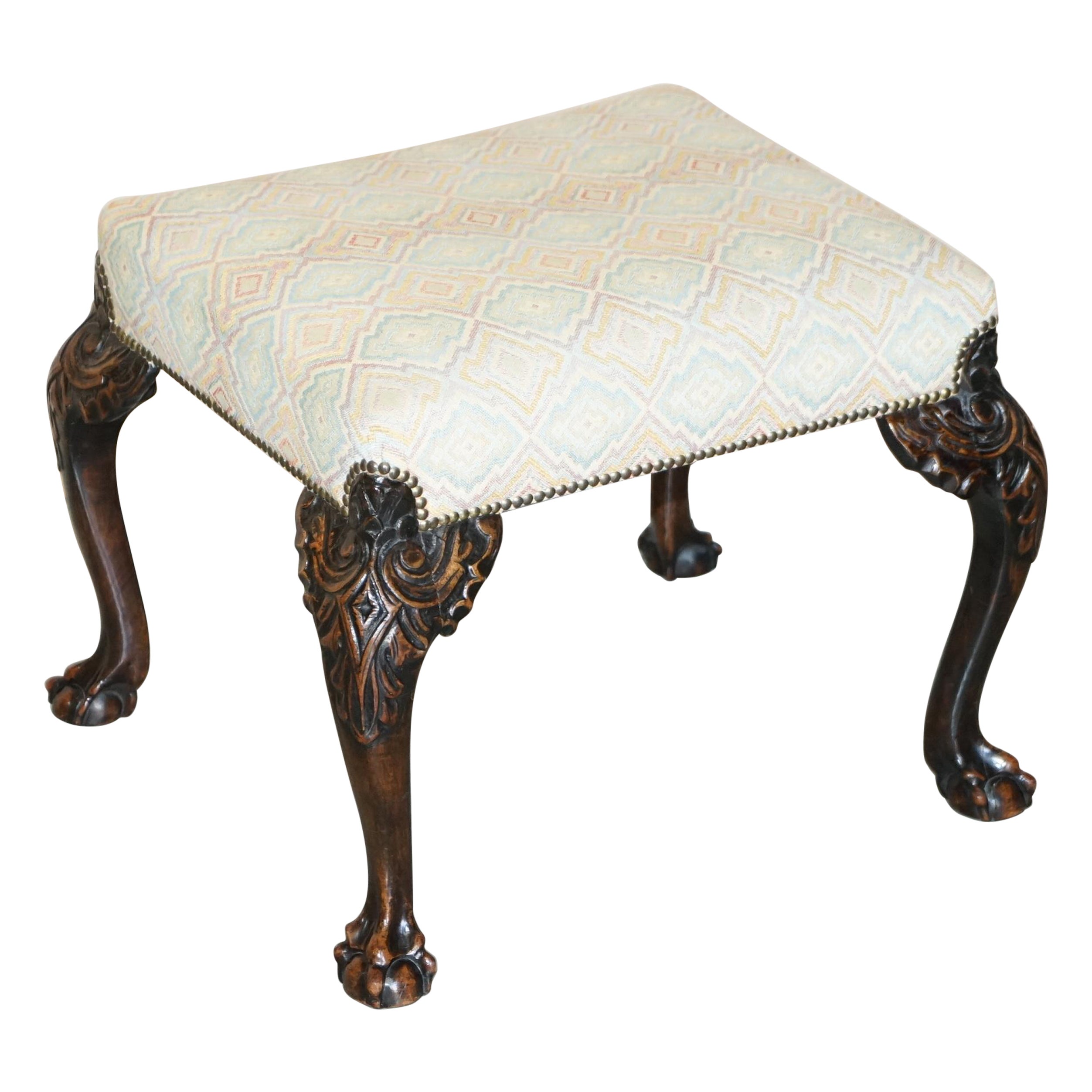 Antiguo 1 de 2 Taburetes Georgianos del Siglo XVIII circa 1780 Claw & Ball tallados en nogal