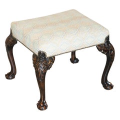 Antiguo 1 de 2 Taburetes Georgianos del Siglo XVIII circa 1780 Claw & Ball tallados en nogal