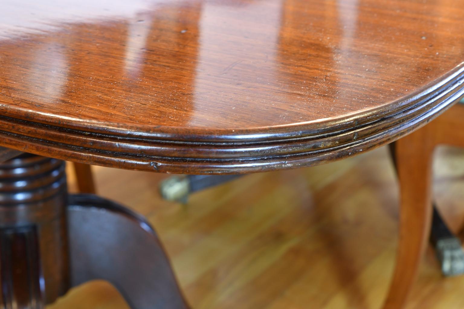 Polished Antique Regency-Style Dining Table in Mahogany with Three Pedestals