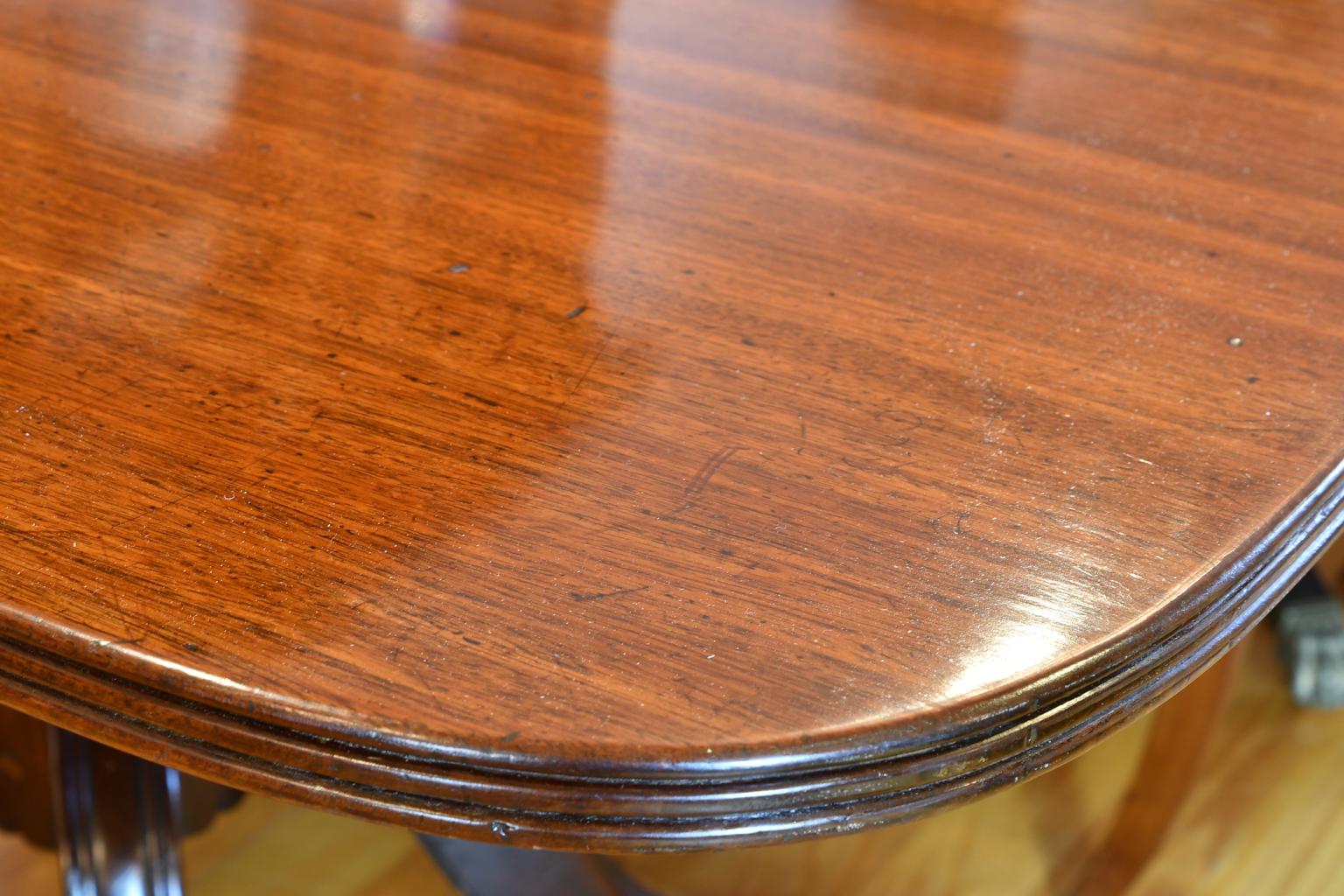 Antique Regency-Style Dining Table in Mahogany with Three Pedestals In Good Condition In Miami, FL