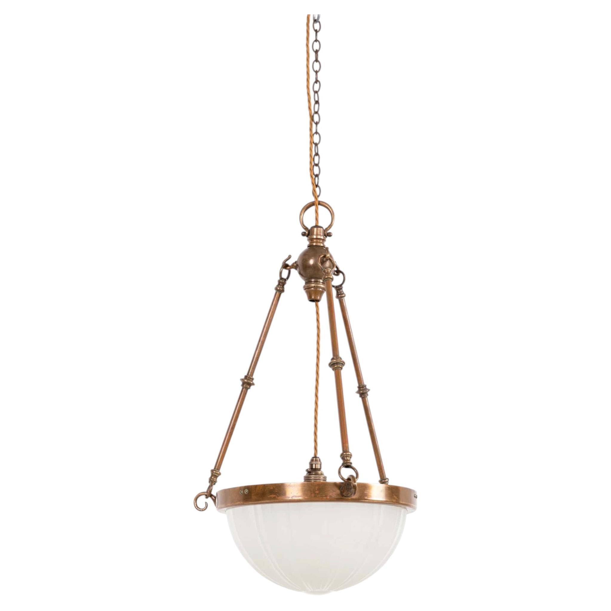 Antico ciondolo Plafonnier in vetro opalino GEC con pietra di luna da 10", C.1920