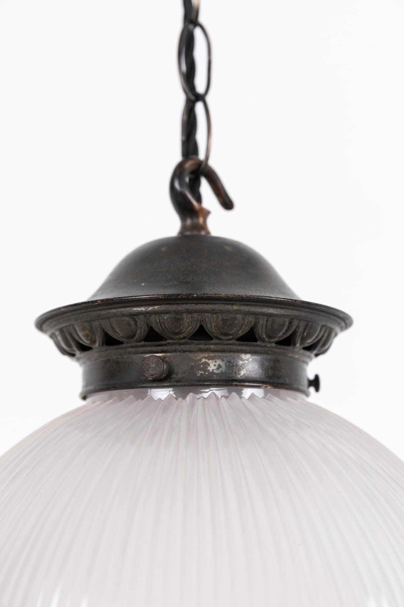Art Déco Antica lampada a sospensione in vetro prismatico con riflettore-rifrattore Holophane da 10