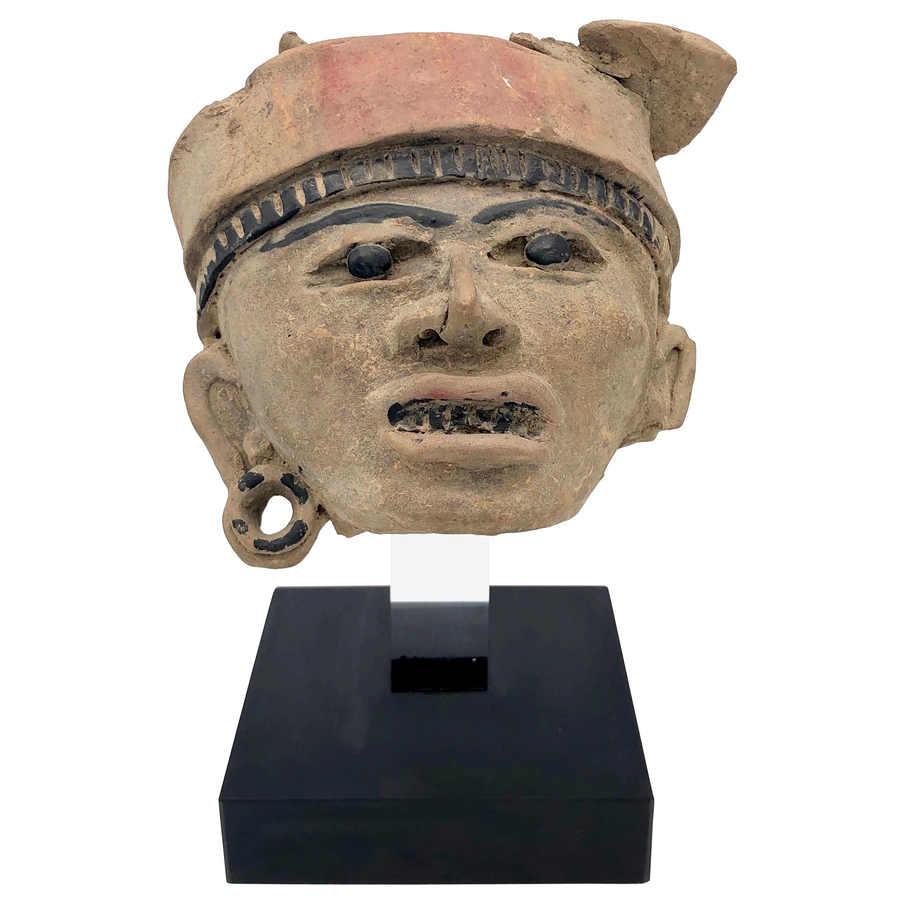 Antike 100 B.C.-800 A.C. Terrakotta-Skulptur eines Kriegers aus Mexiko, Remojadas Kultur im Angebot