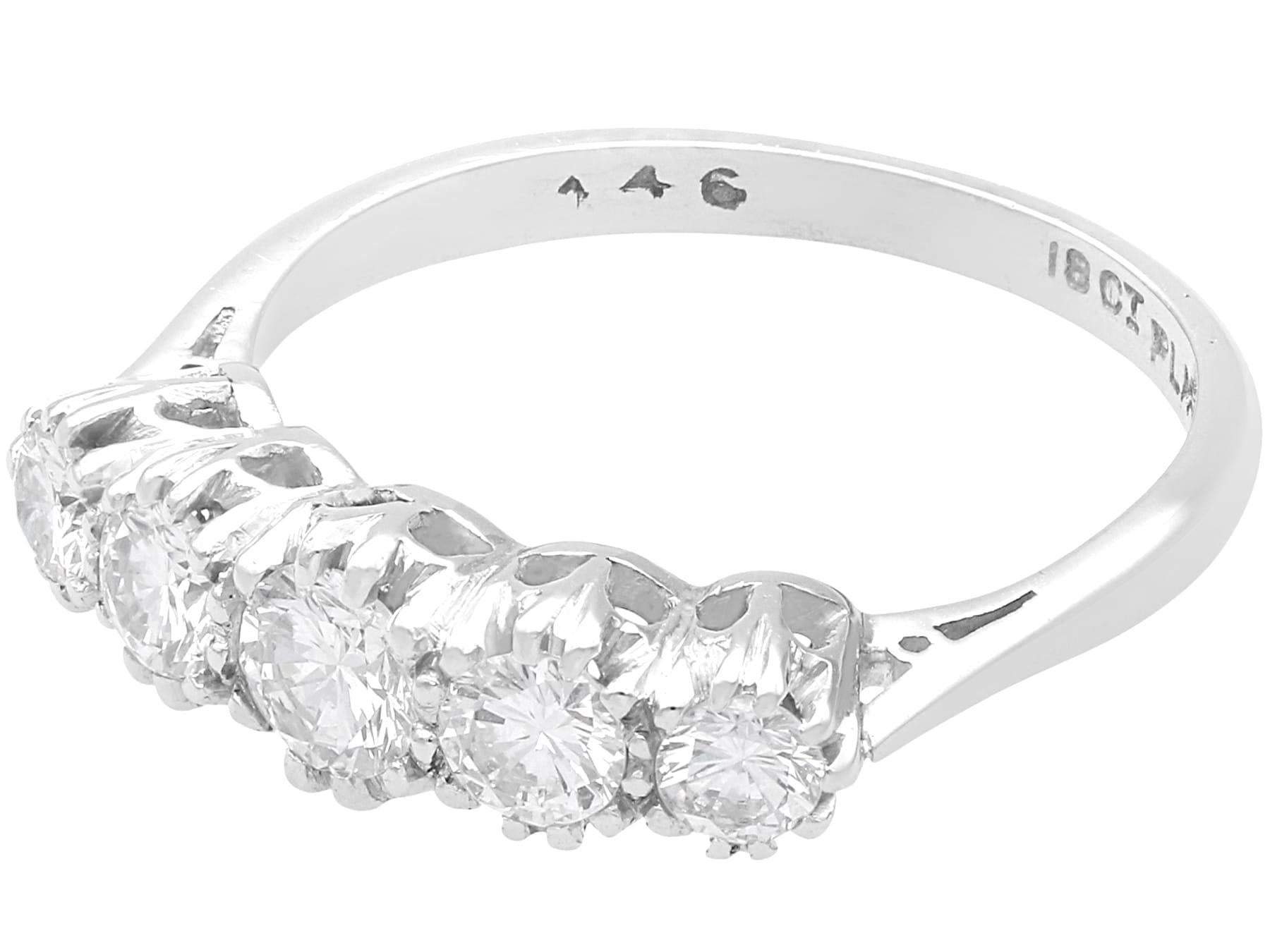 Antique 1.00 Carat Diamond and 18k White Gold Five Stone Ring Circa 1925 In Excellent Condition For Sale In Jesmond, Newcastle Upon Tyne