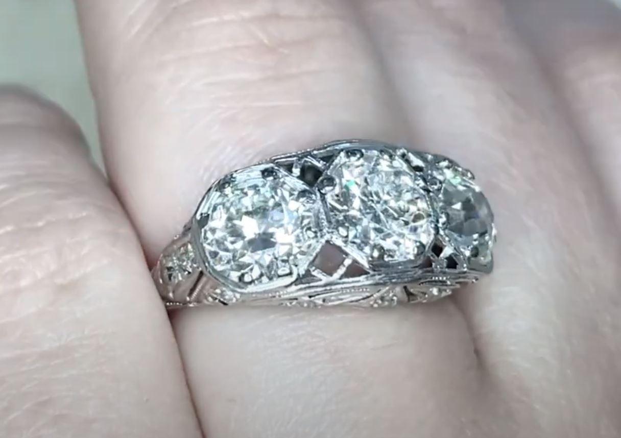 Women's Antique 1.00 Carat Old-Euro Cut Diamond Engagement Ring, circa 1925 For Sale