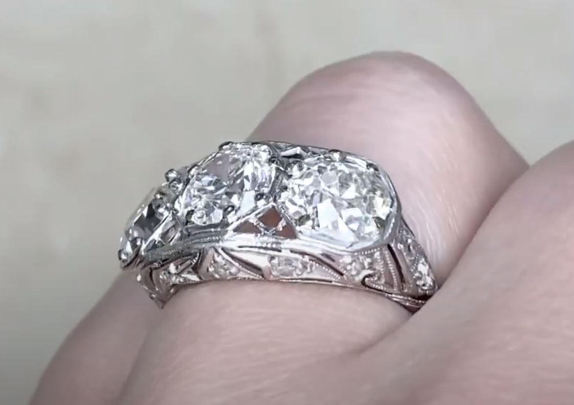 Antique 1.00 Carat Old-Euro Cut Diamond Engagement Ring, circa 1925 For Sale 1