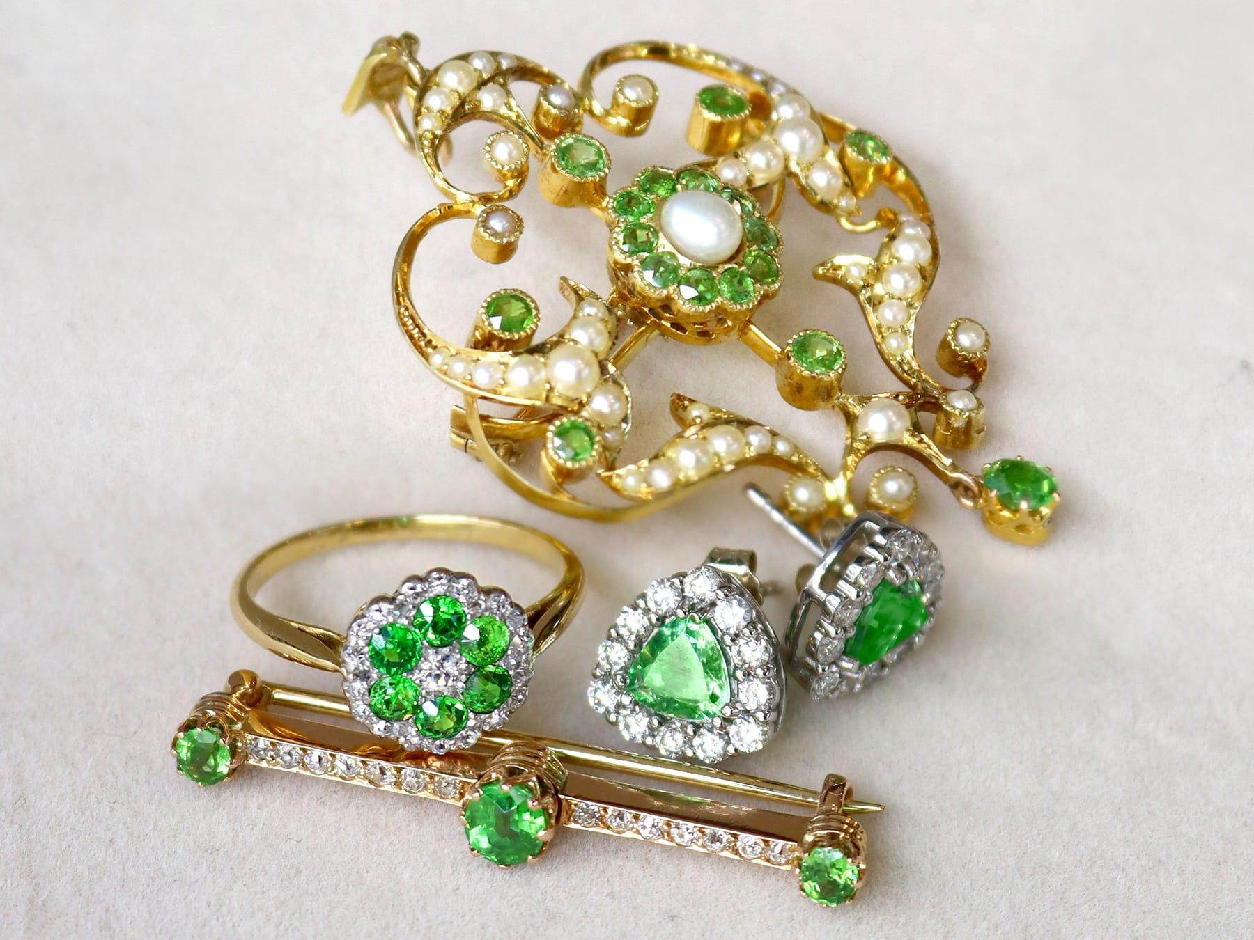 Oval Cut Antique 1.01 Carat Demantoid Garnet and Diamond Rose Gold Bar Brooch For Sale