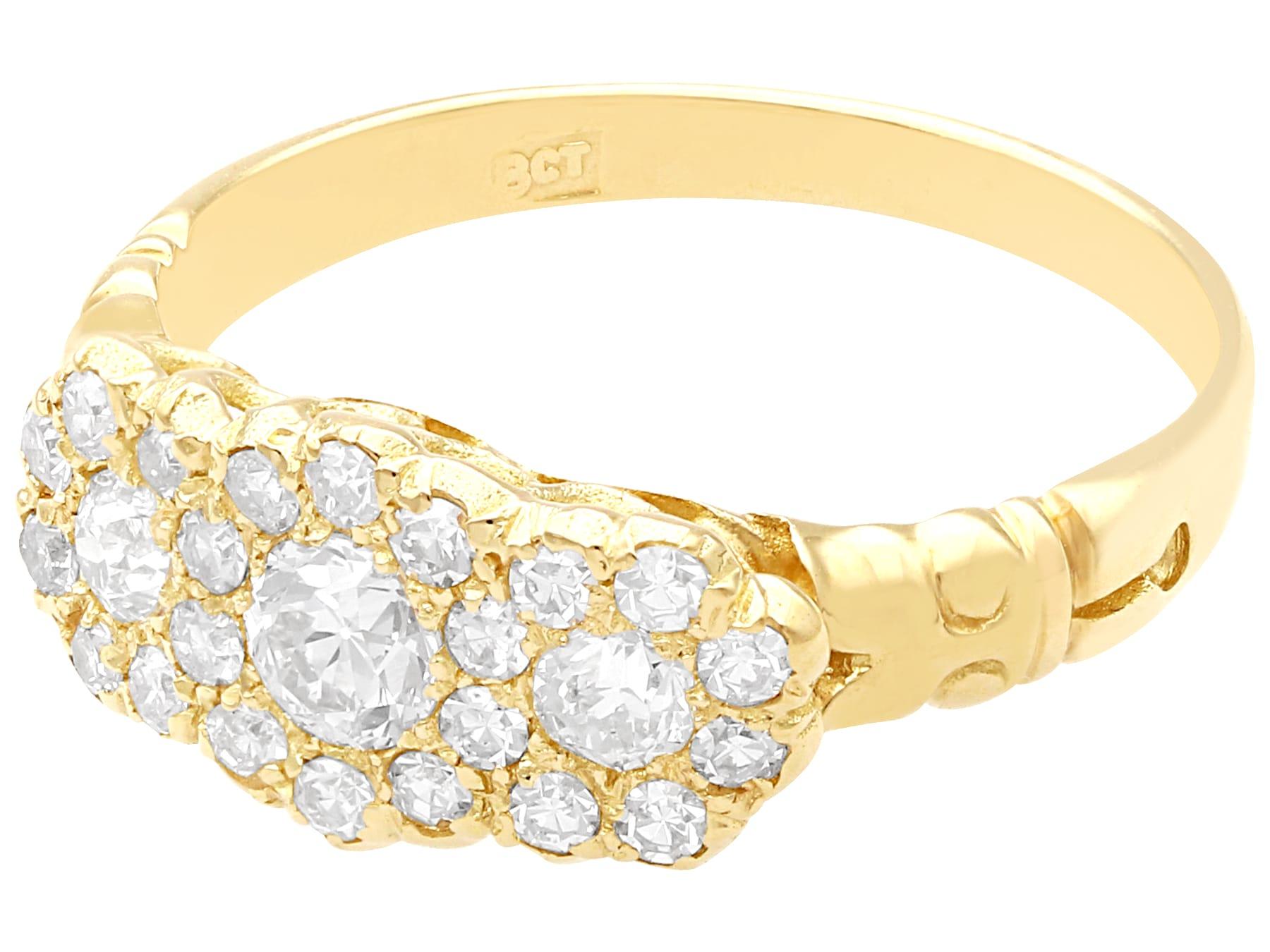 Antiker 1,01 Karat Diamant und Gelbgold Trilogie Cluster Ring, um 1910 (Alteuropäischer Schliff) im Angebot
