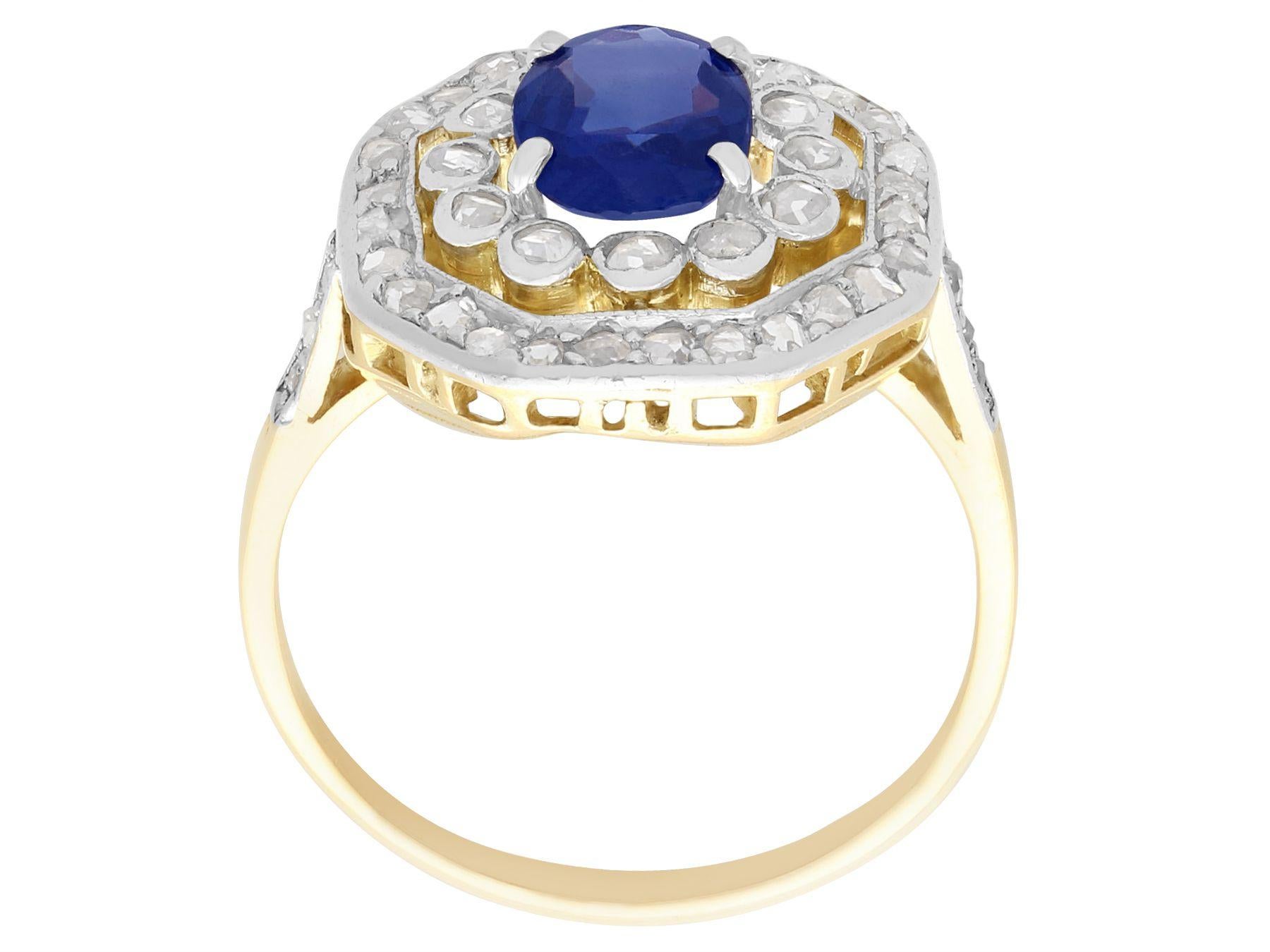 Bague édouardienne ancienne grappe en or jaune avec saphir bleu de 1,02 carat et diamants Unisexe en vente