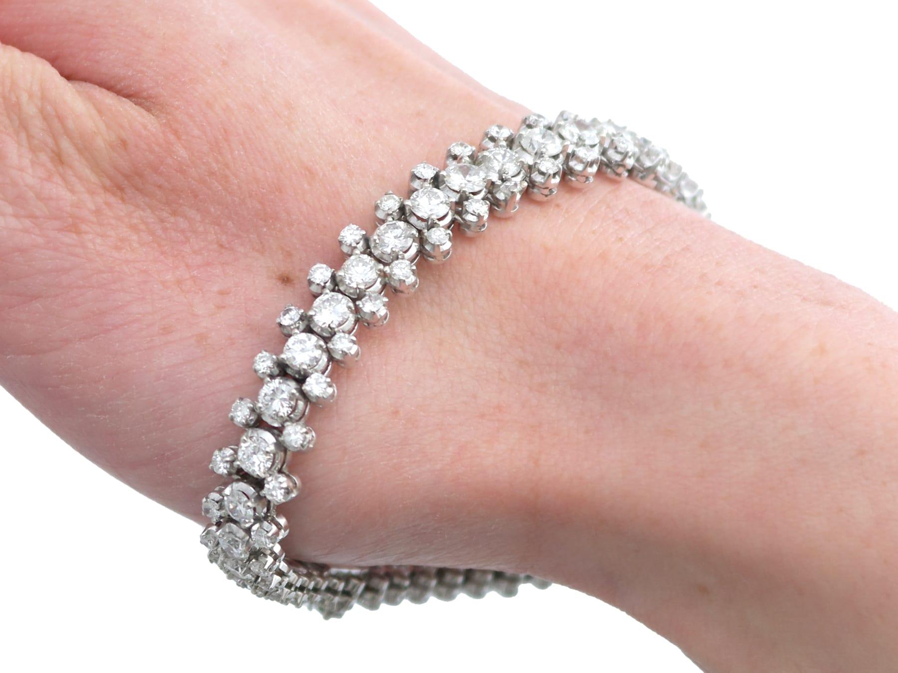Antico bracciale con diamanti da 10,28 carati e oro bianco 18k Circa 1920 in vendita 8