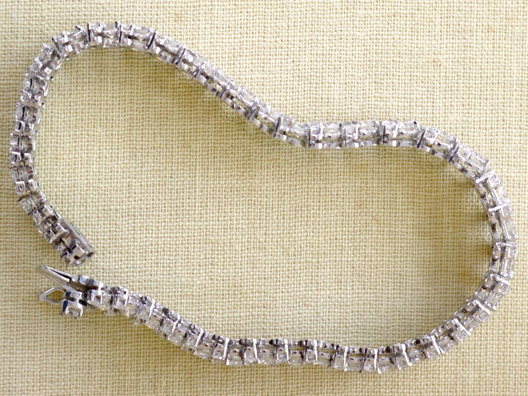 Antico bracciale con diamanti da 10,28 carati e oro bianco 18k Circa 1920 In condizioni ottime in vendita a Jesmond, Newcastle Upon Tyne