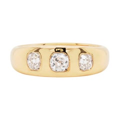 Antique 1.04 Carat Diamond 18 Carat Yellow Gold Gents Three-Stone Ring, 1919