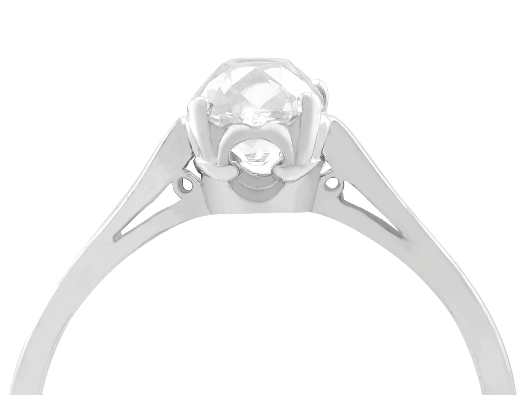 Impresionante anillo de compromiso estilo solitario de oro blanco de 18 quilates y diamante de 1,05 quilates de la década de 1900; forma parte de nuestras diversas colecciones de joyas antiguas y joyas de herencia.

Este fino e impresionante anillo