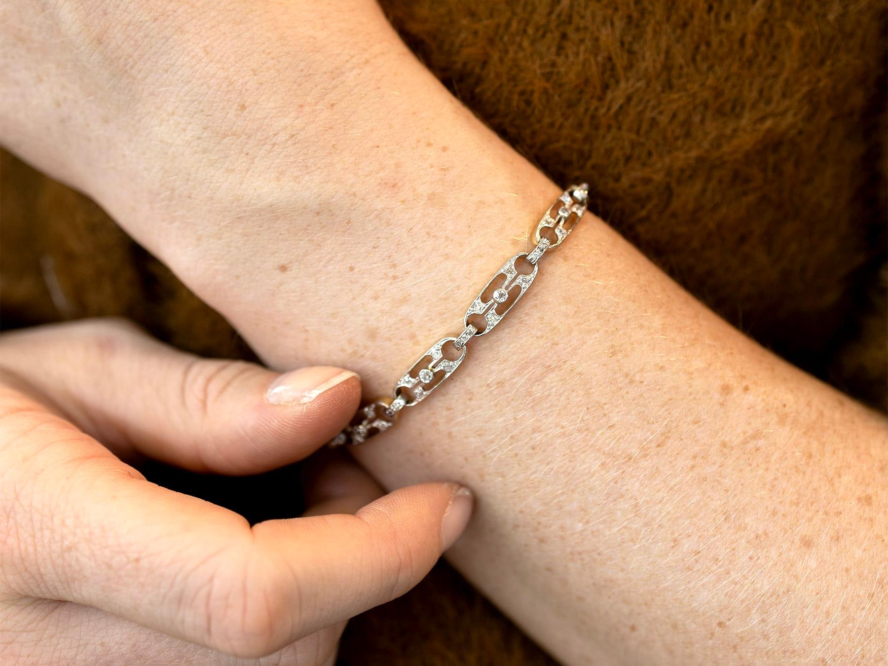 Donna Bracciale antico con diamanti da 1,05 carati e oro giallo incastonato in platino in vendita