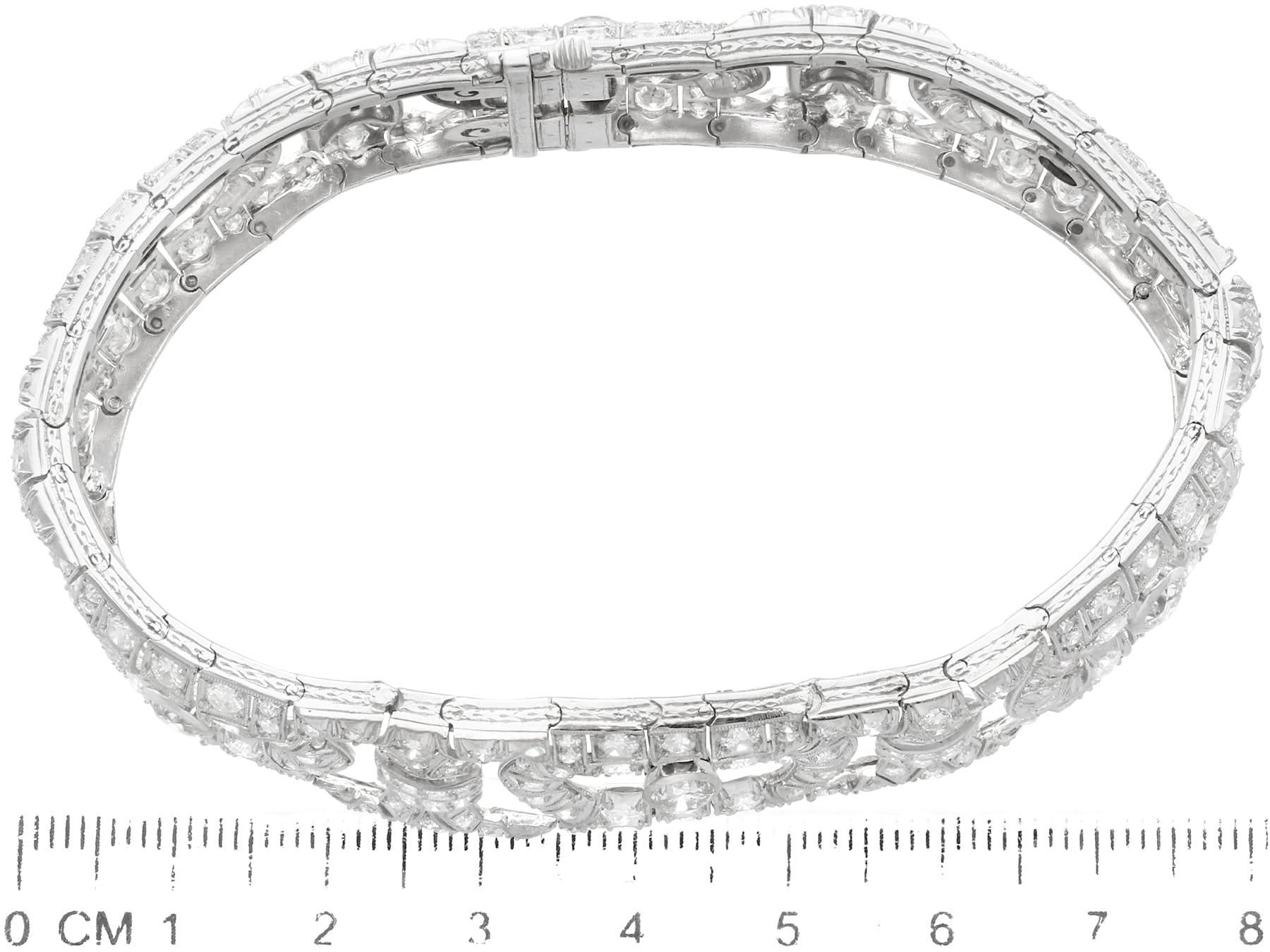 1920s Art Deco 11.32 Carat Diamond and Platinum Bracelet For Sale 4