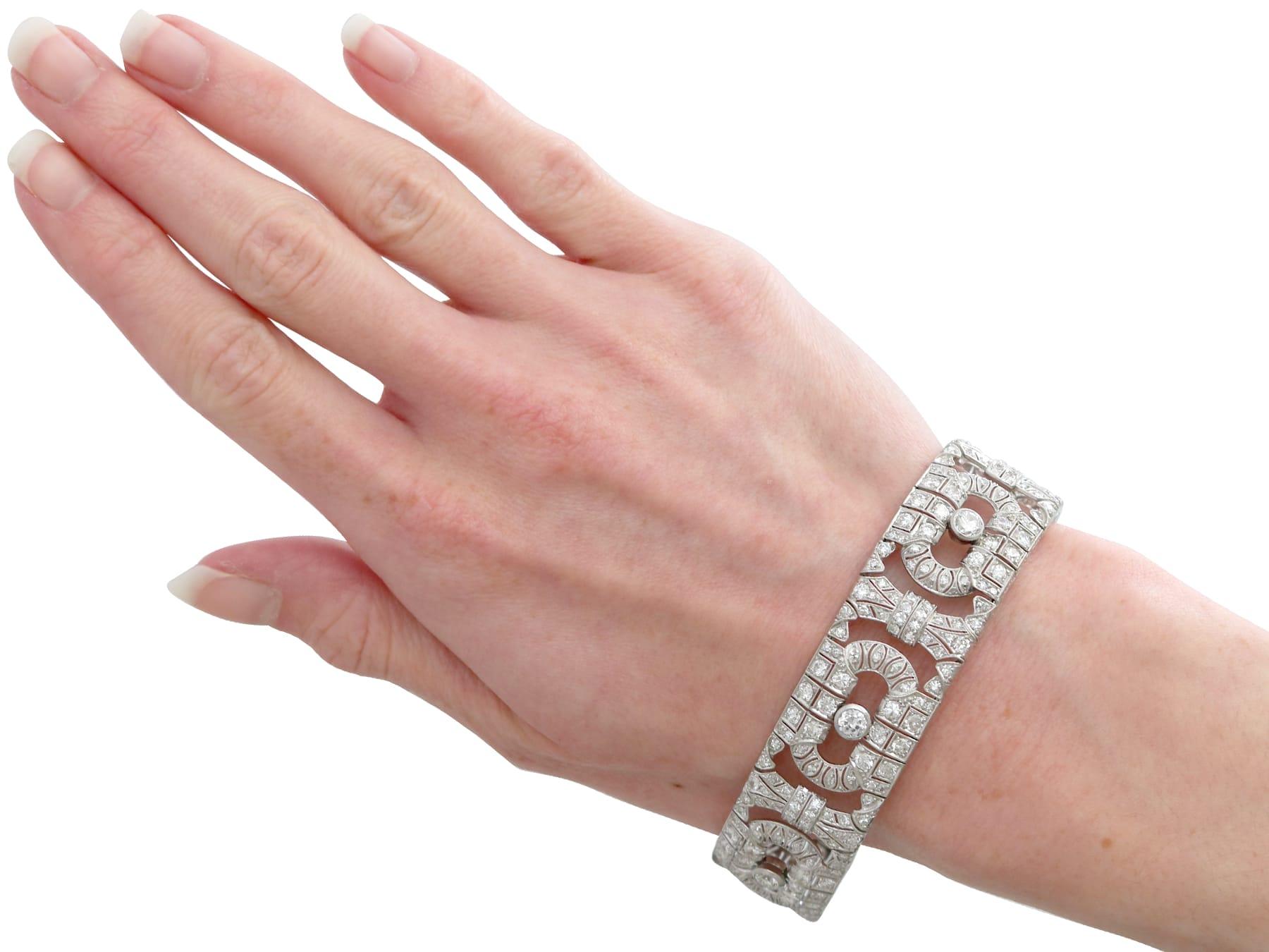 1920s Art Deco 11.32 Carat Diamond and Platinum Bracelet For Sale 5