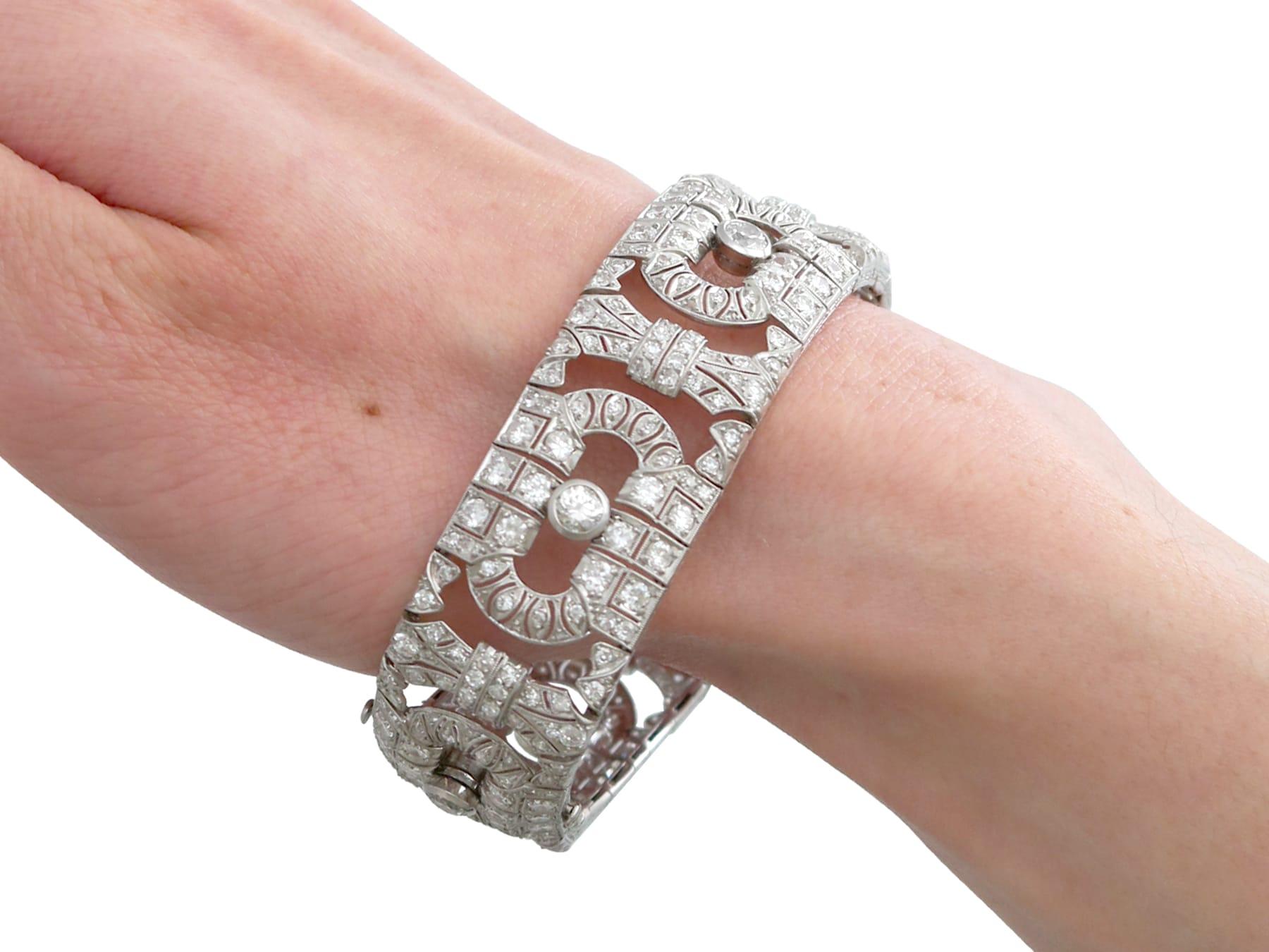 1920s Art Deco 11.32 Carat Diamond and Platinum Bracelet For Sale 7