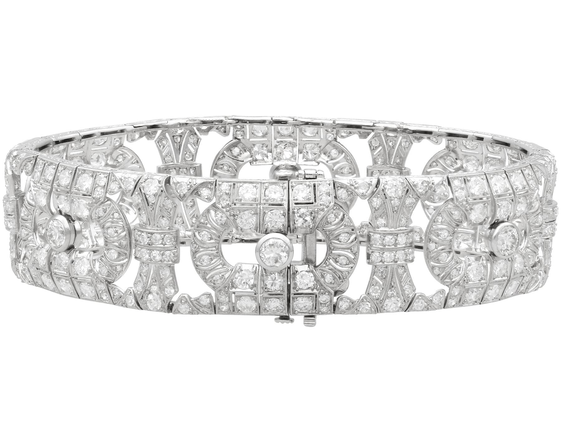 1920s Art Deco 11.32 Carat Diamond and Platinum Bracelet For Sale 3