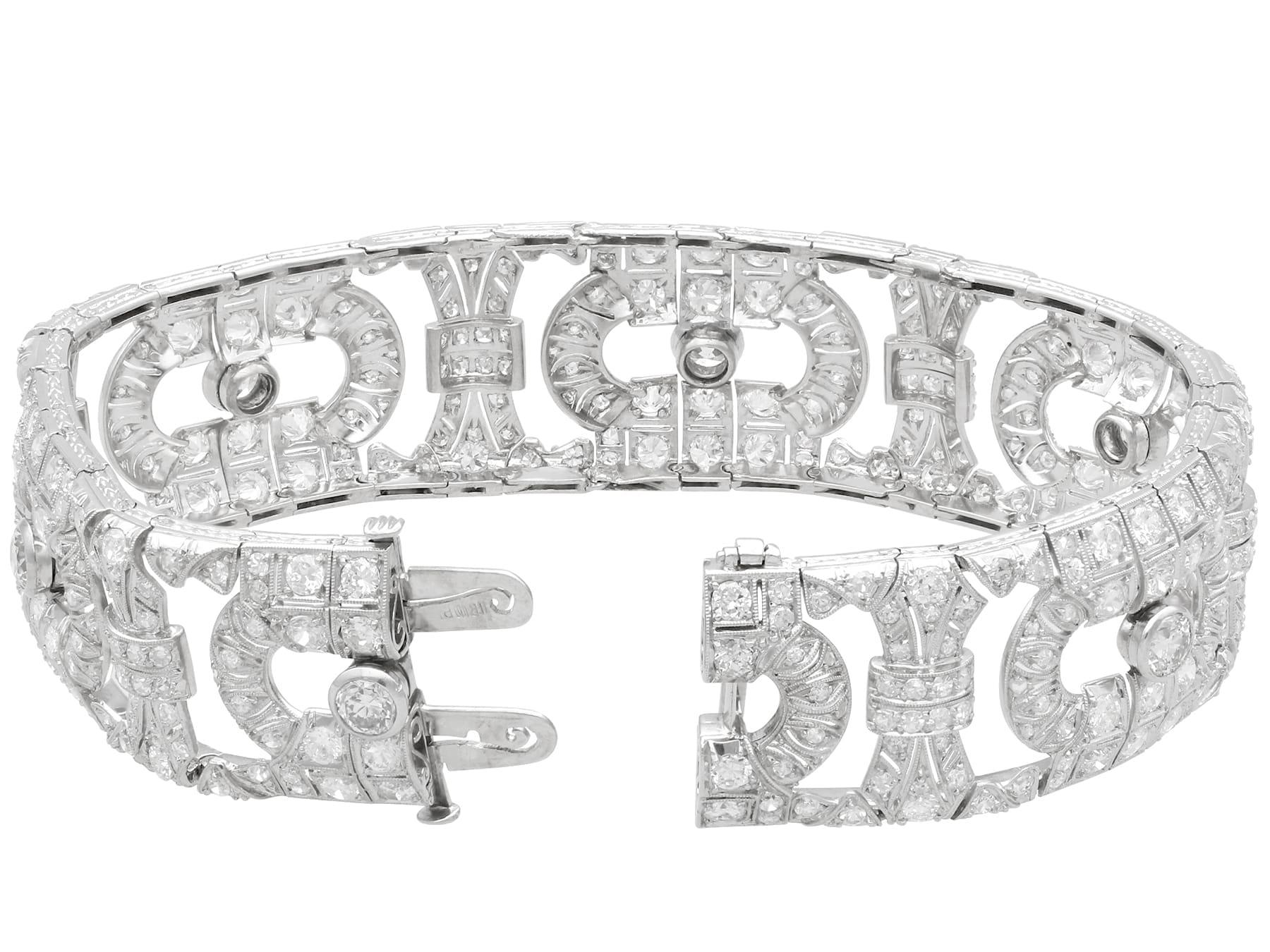 1920s Art Deco 11.32 Carat Diamond and Platinum Bracelet For Sale 3