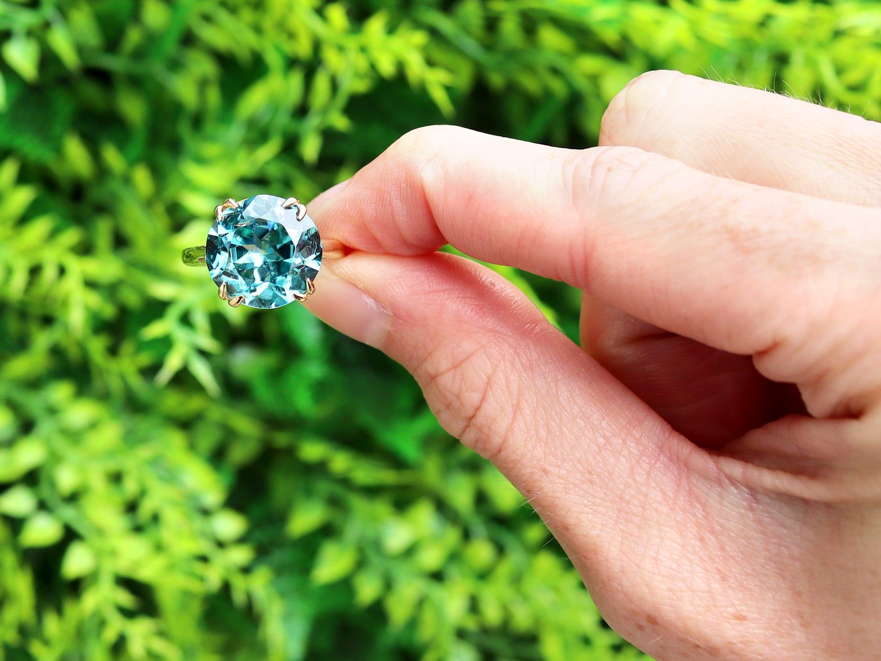 Impresionante anillo solitario eduardiano antiguo de 10,90 quilates de alto contenido en circón y oro amarillo de 18 quilates; forma parte de nuestra colección de anillos de compromiso con piedras preciosas.

Este asombroso, fino e impresionante