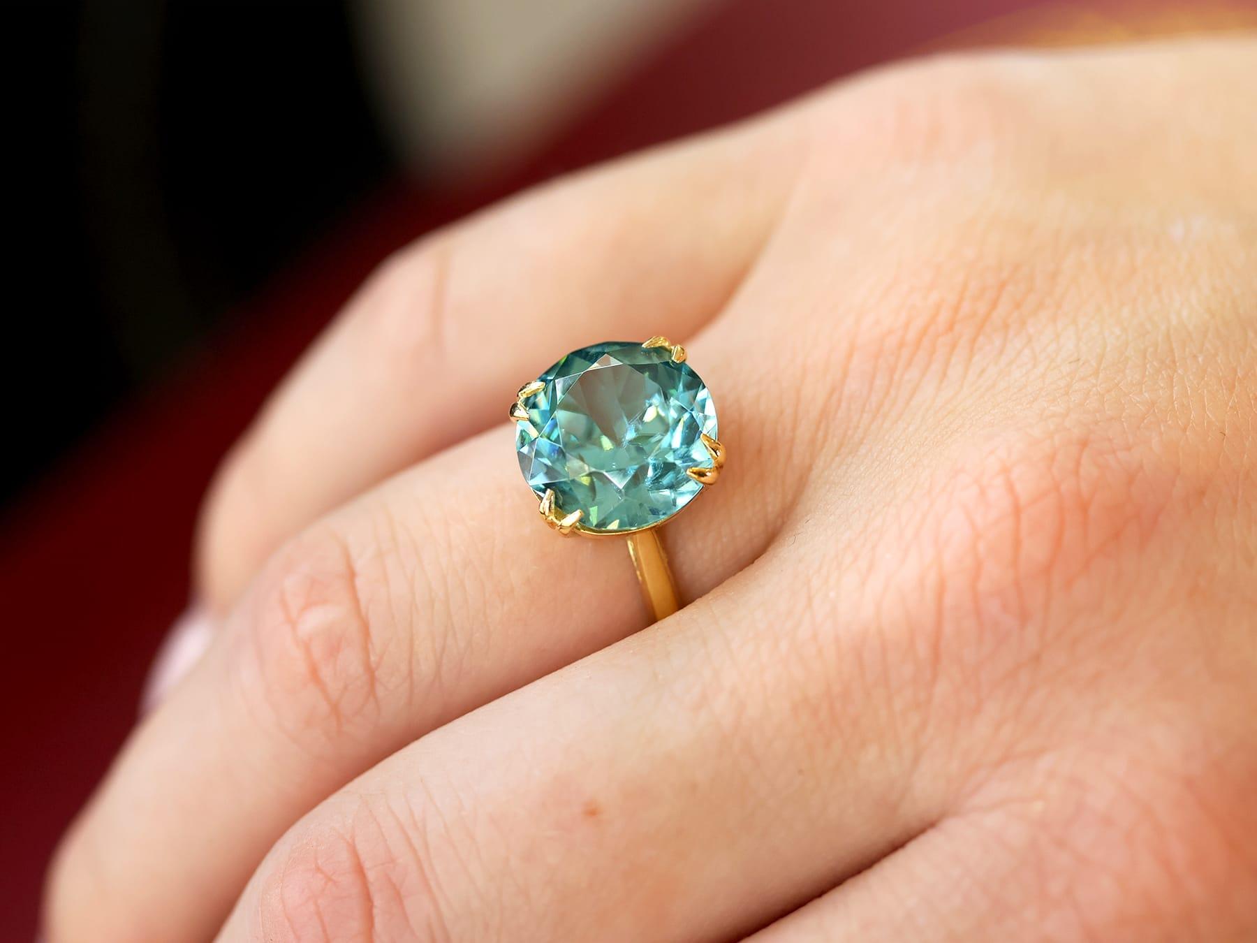 Antiguo anillo solitario de circonio alto de 10,90 quilates y oro amarillo de 18 quilates Circa 1910 Corte redondo en venta