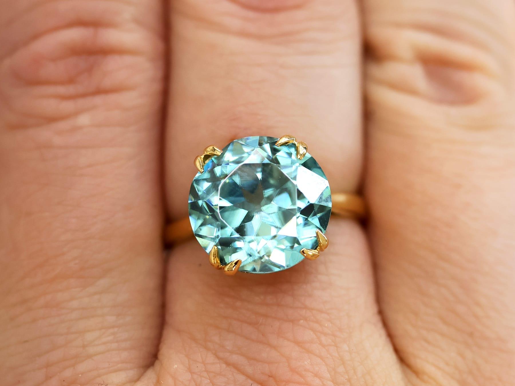 Femenino o masculino Antiguo anillo solitario de circonio alto de 10,90 quilates y oro amarillo de 18 quilates Circa 1910 en venta