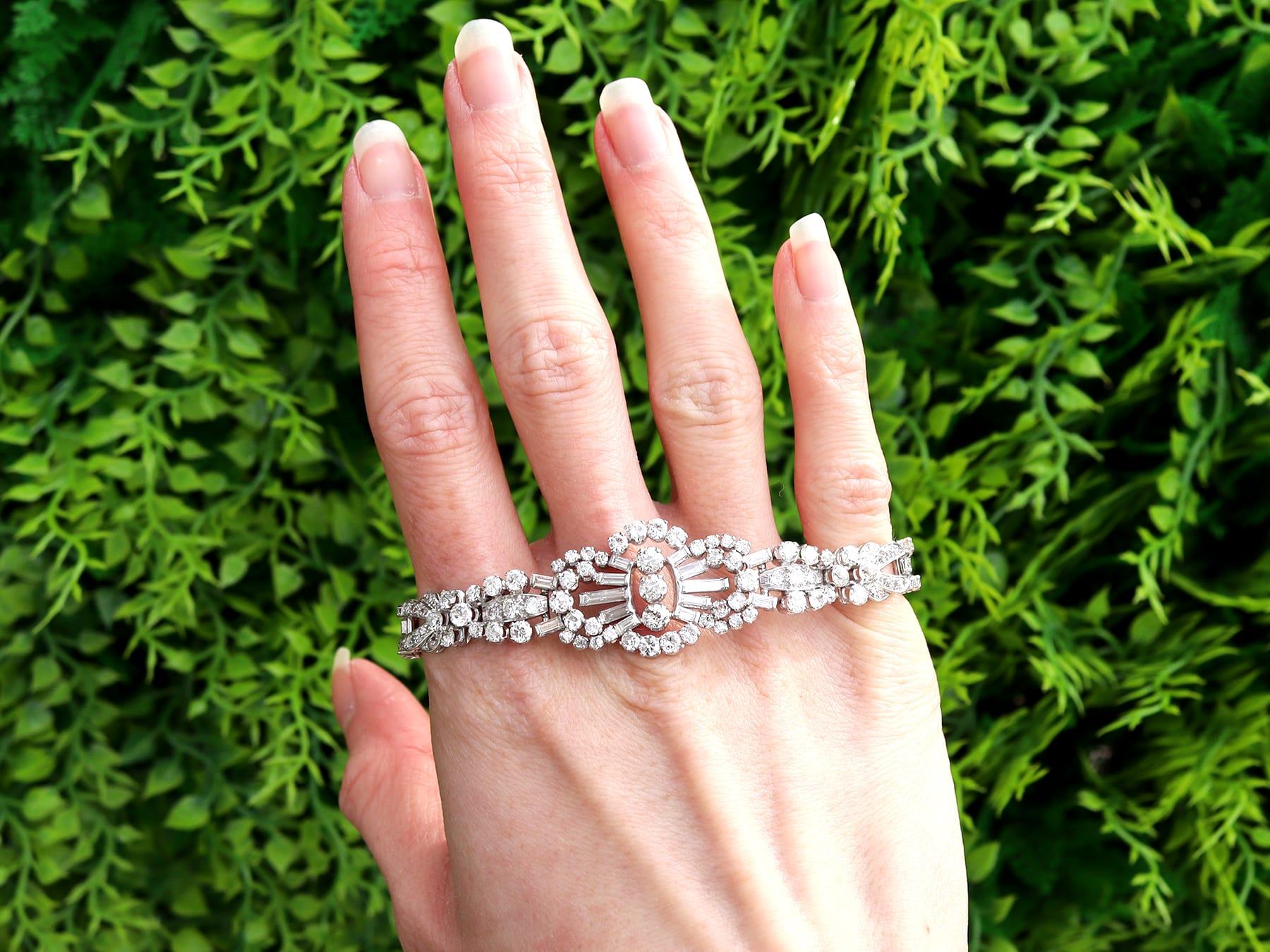 A stunning, fine and impressive antique Art Deco 10.99 carat diamond and platinum bracelet; part of our Art Deco jewelry collection.

This stunning, fine and impressive antique bracelet has been crafted in platinum.

The fully articulated platinum