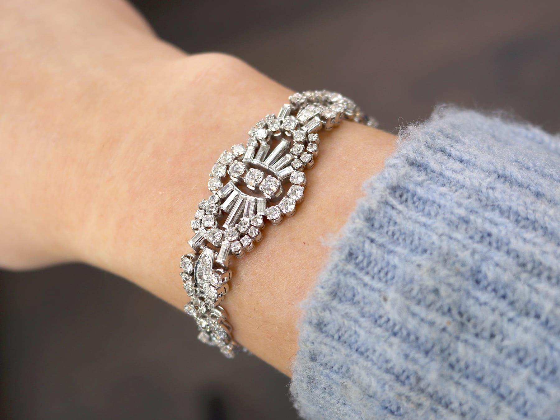 Art Deco Antique 10.99 Carat Diamond and Platinum Bracelet Circa 1930 For Sale