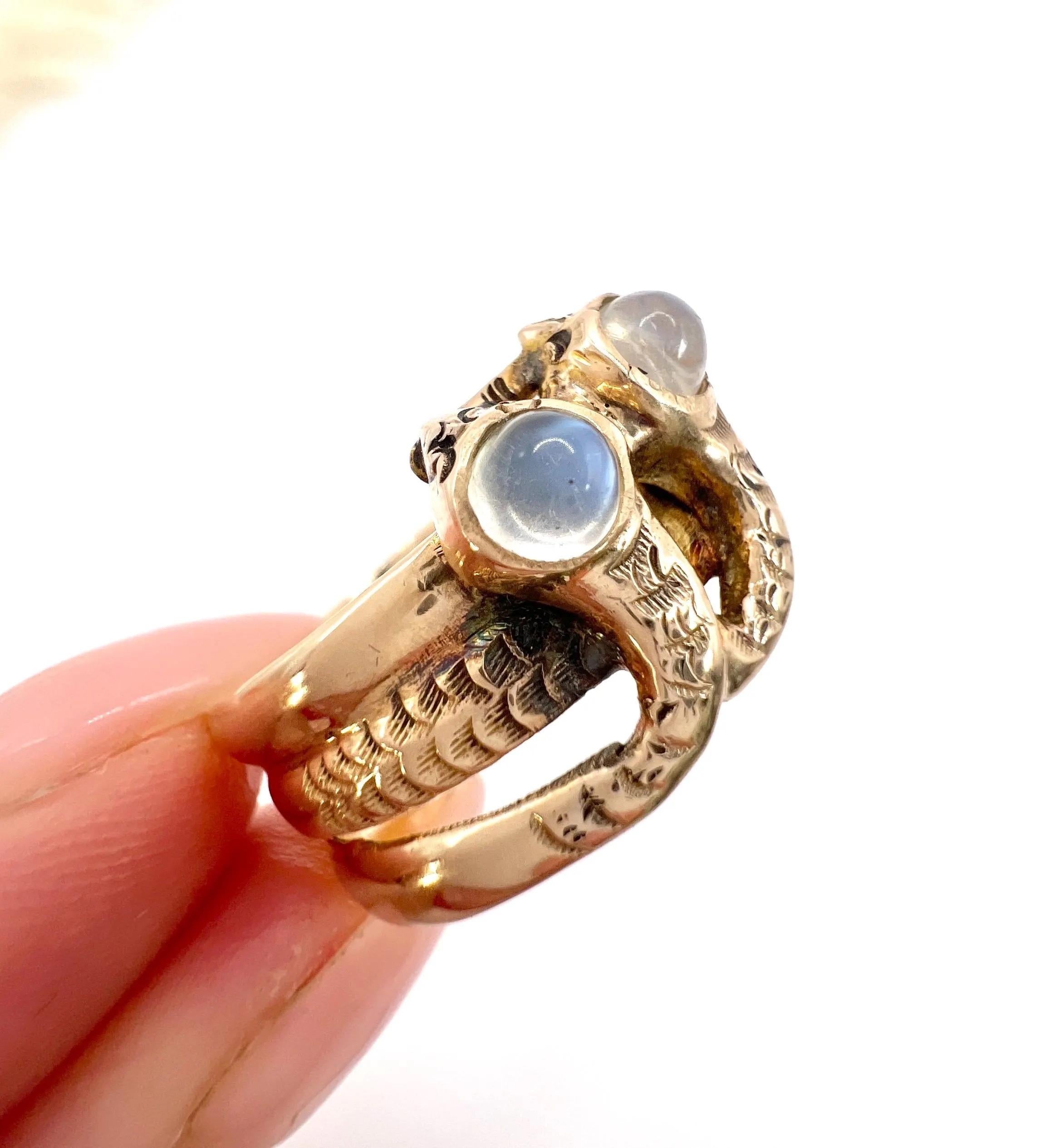 Antiker 10ct Gold, 1920er Jahre Doppelköpfiger Mondstein Schlangenring (Cabochon) im Angebot