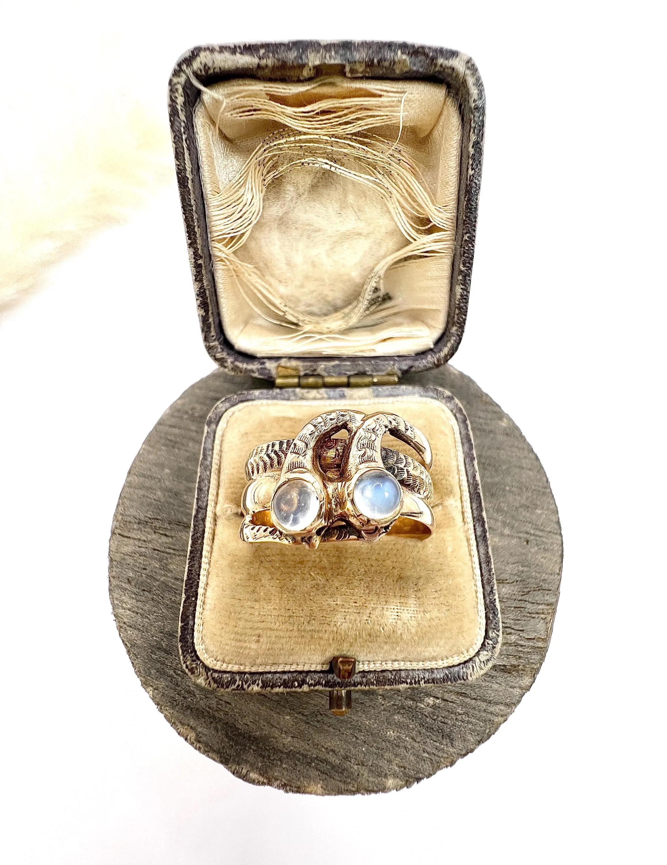 Antiker 10ct Gold, 1920er Jahre Doppelköpfiger Mondstein Schlangenring im Angebot 2