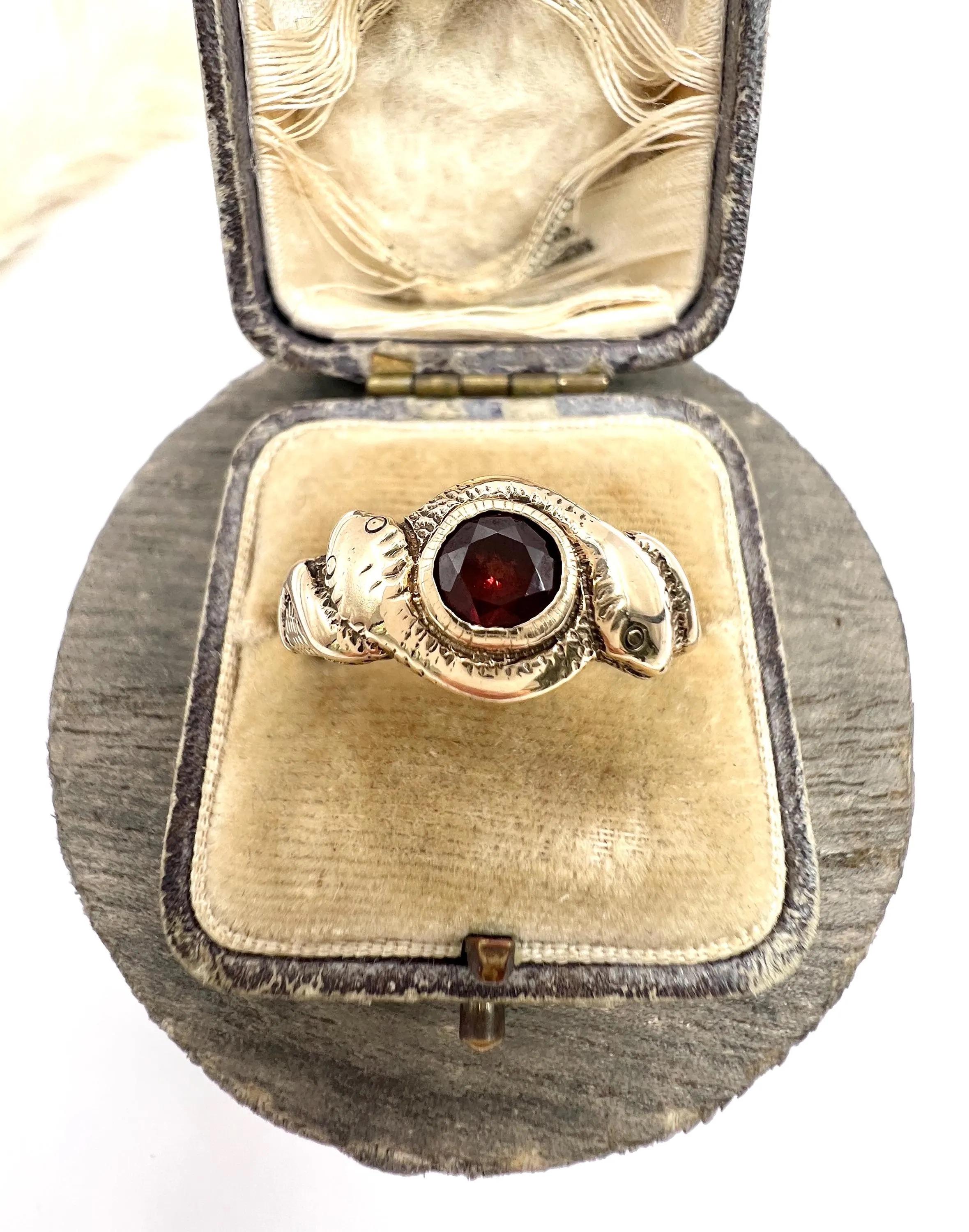 Antiguo anillo de serpiente de oro rosa de 10 ct, eduardiano con granate de dos cabezas en venta 1