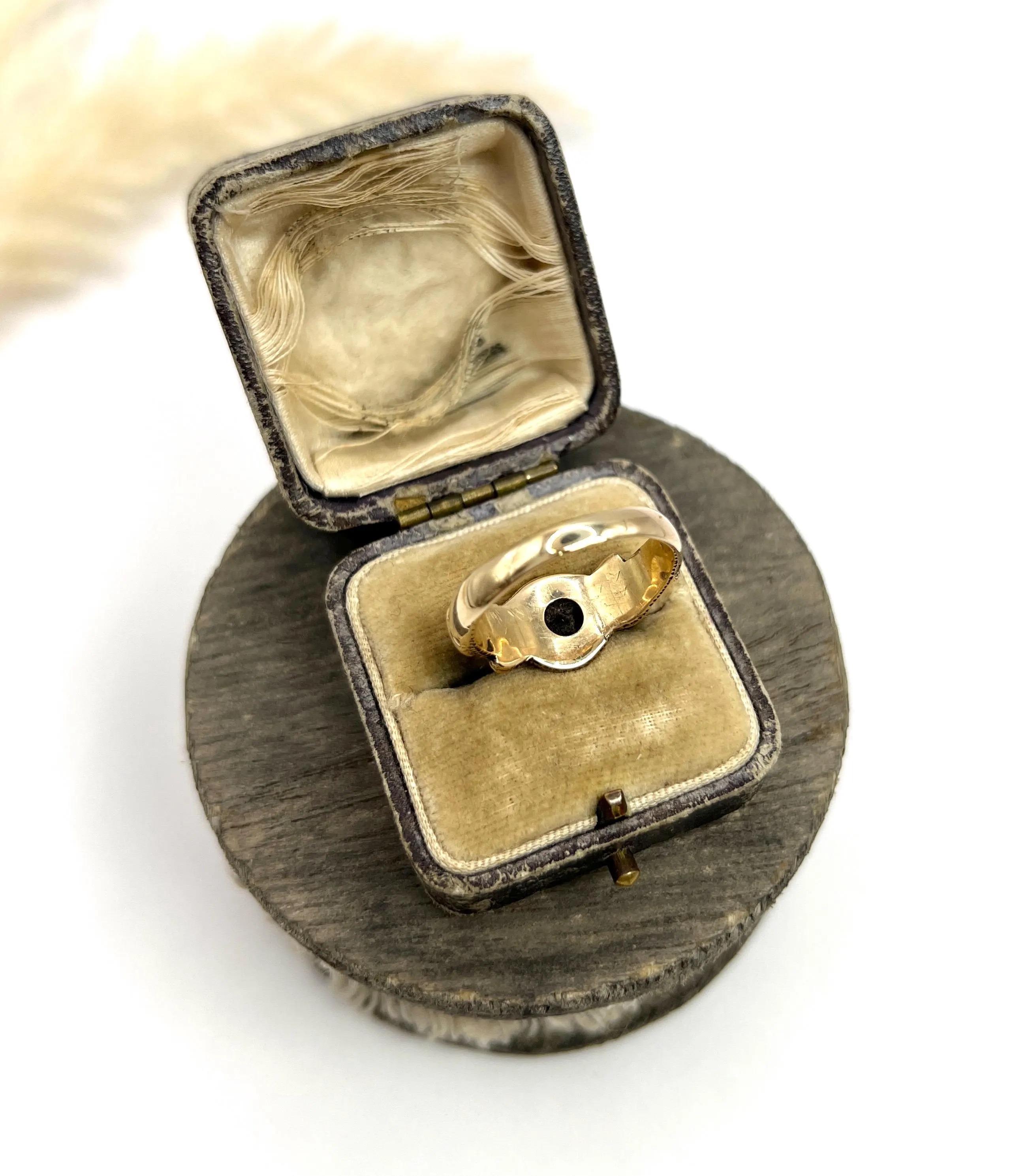 Antiguo anillo de serpiente de oro rosa de 10 ct, eduardiano con granate de dos cabezas en venta 3