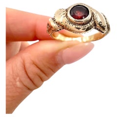 Antiguo anillo de serpiente de oro rosa de 10 ct, eduardiano con granate de dos cabezas