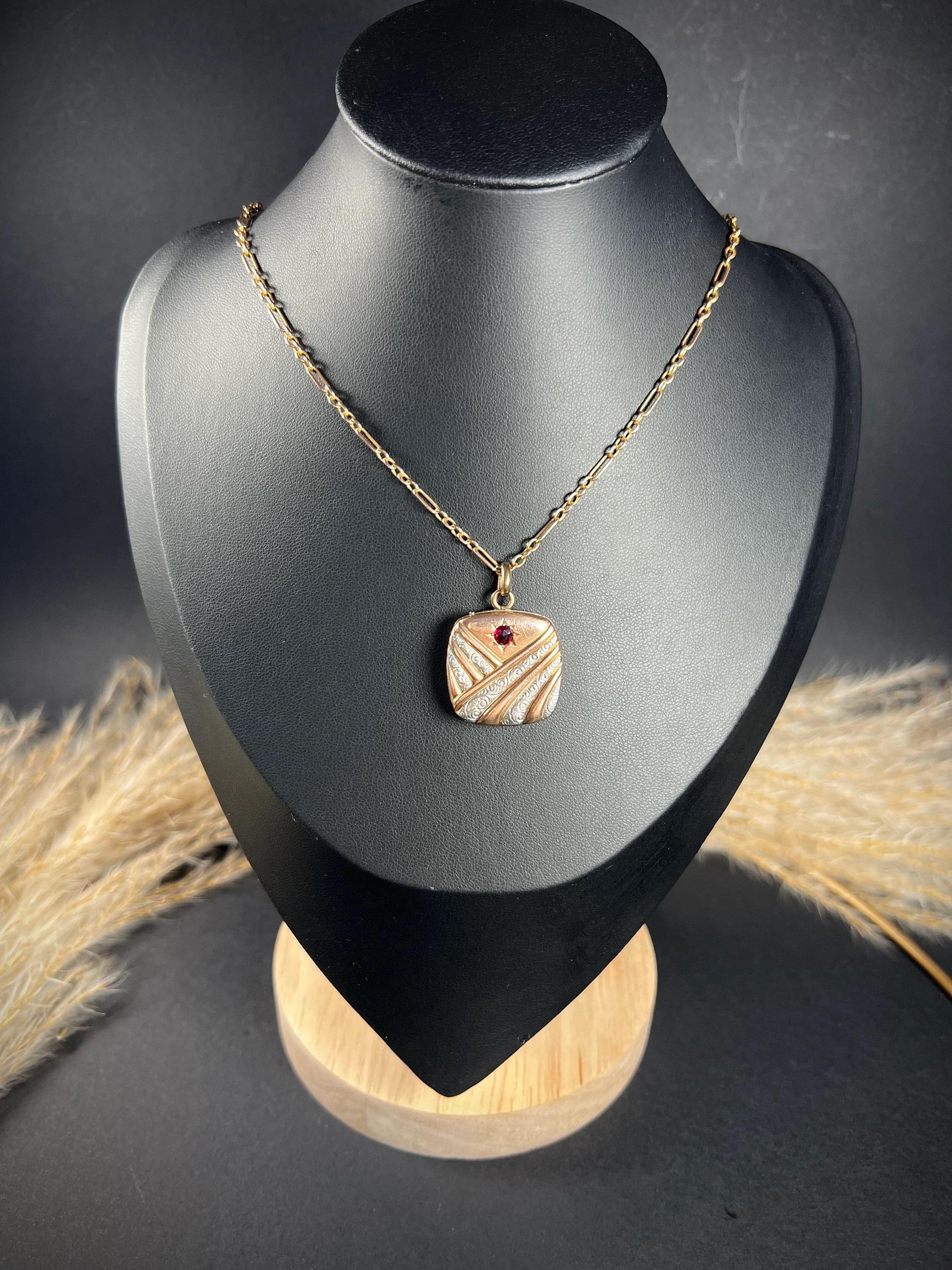 da uomo o donna Antico medaglione quadrato in oro rosa 10ct Edwardian con granato in vendita
