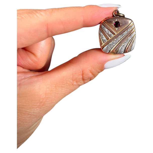 Antique 10ct Rose Gold Edwardian Garnet Square Locket For Sale at 1stDibs