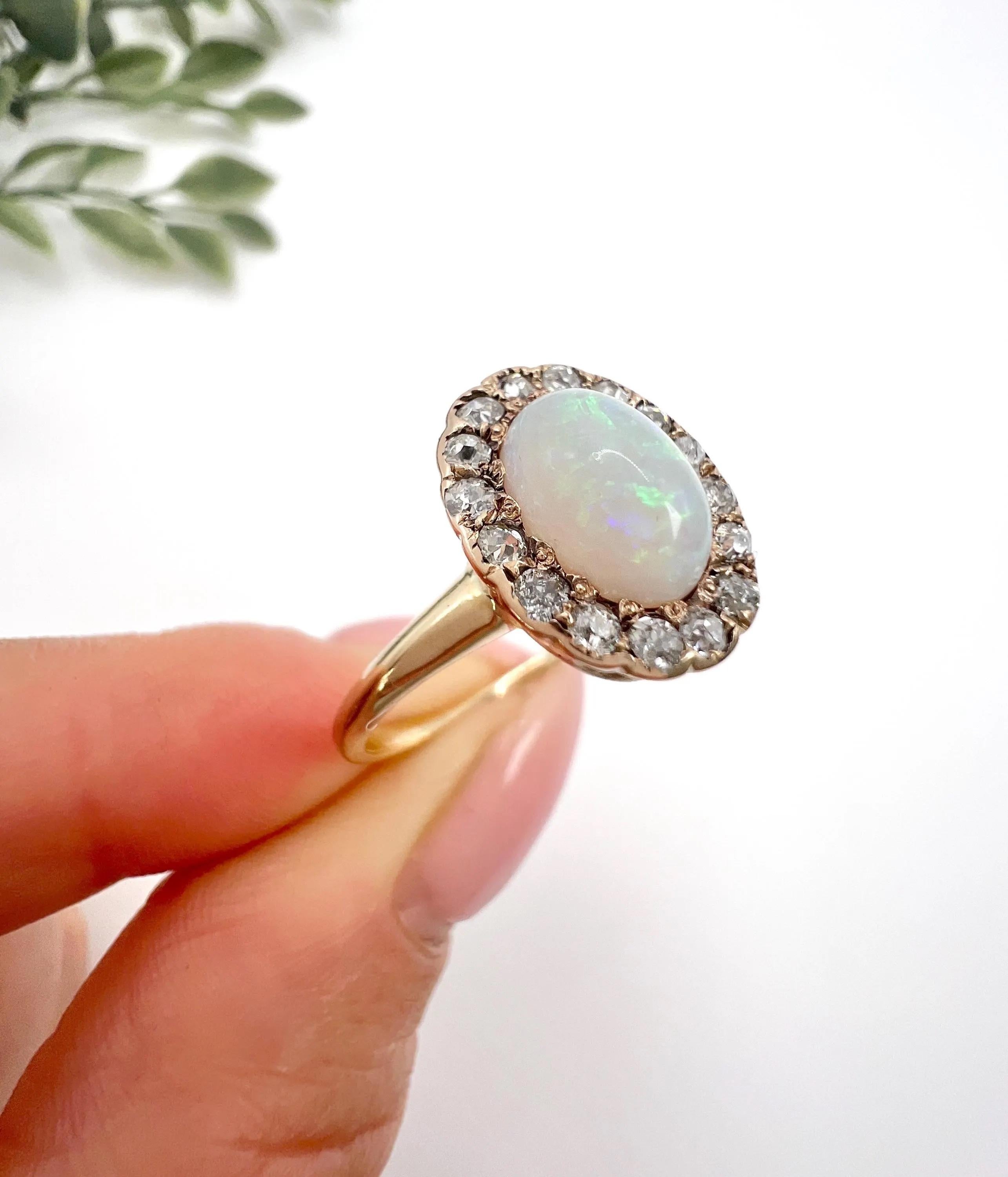 Anello antico in oro giallo 10ct, opale vittoriano e diamante a forma di mazzo ovale in vendita 5