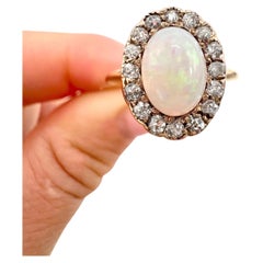 Anello antico in oro giallo 10ct, opale vittoriano e diamante a forma di mazzo ovale
