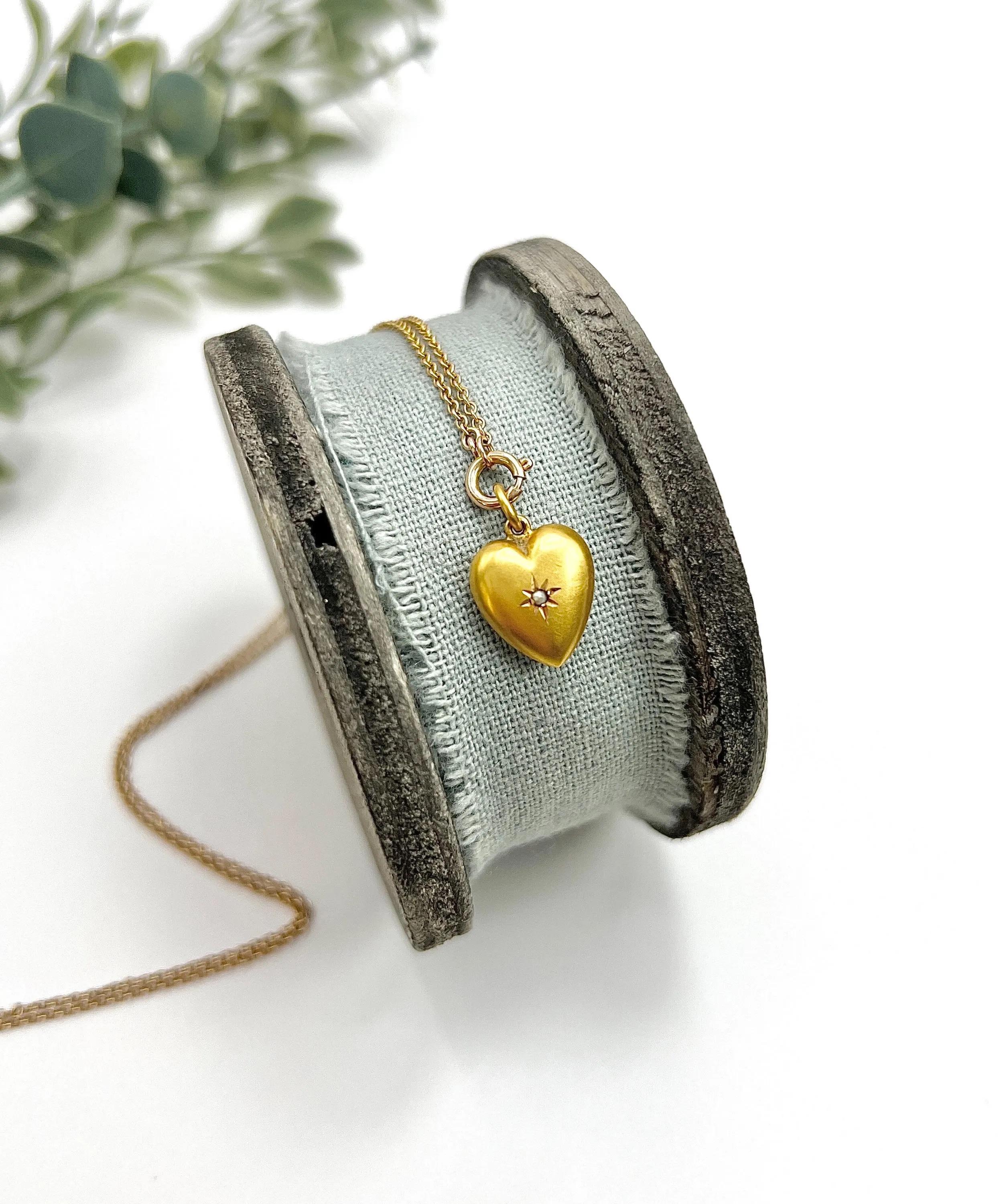 Antique 10ct Yellow Gold, Victorian Seed Pearl Heart Pendant Charm en venta 4